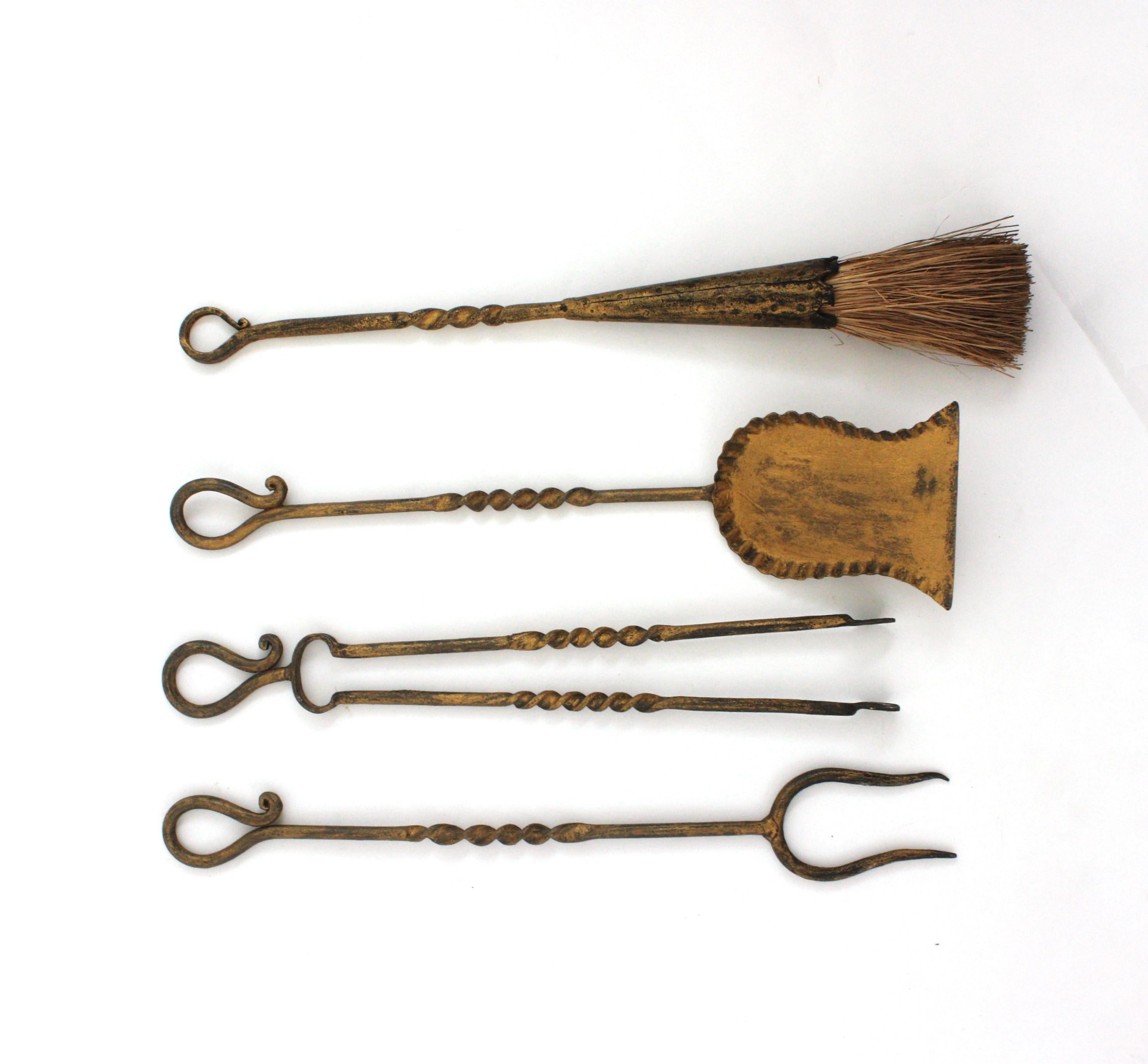 Fireplace Tools Stand in Gilt Iron with Dragon Motif, Spain 1940s For Sale 1