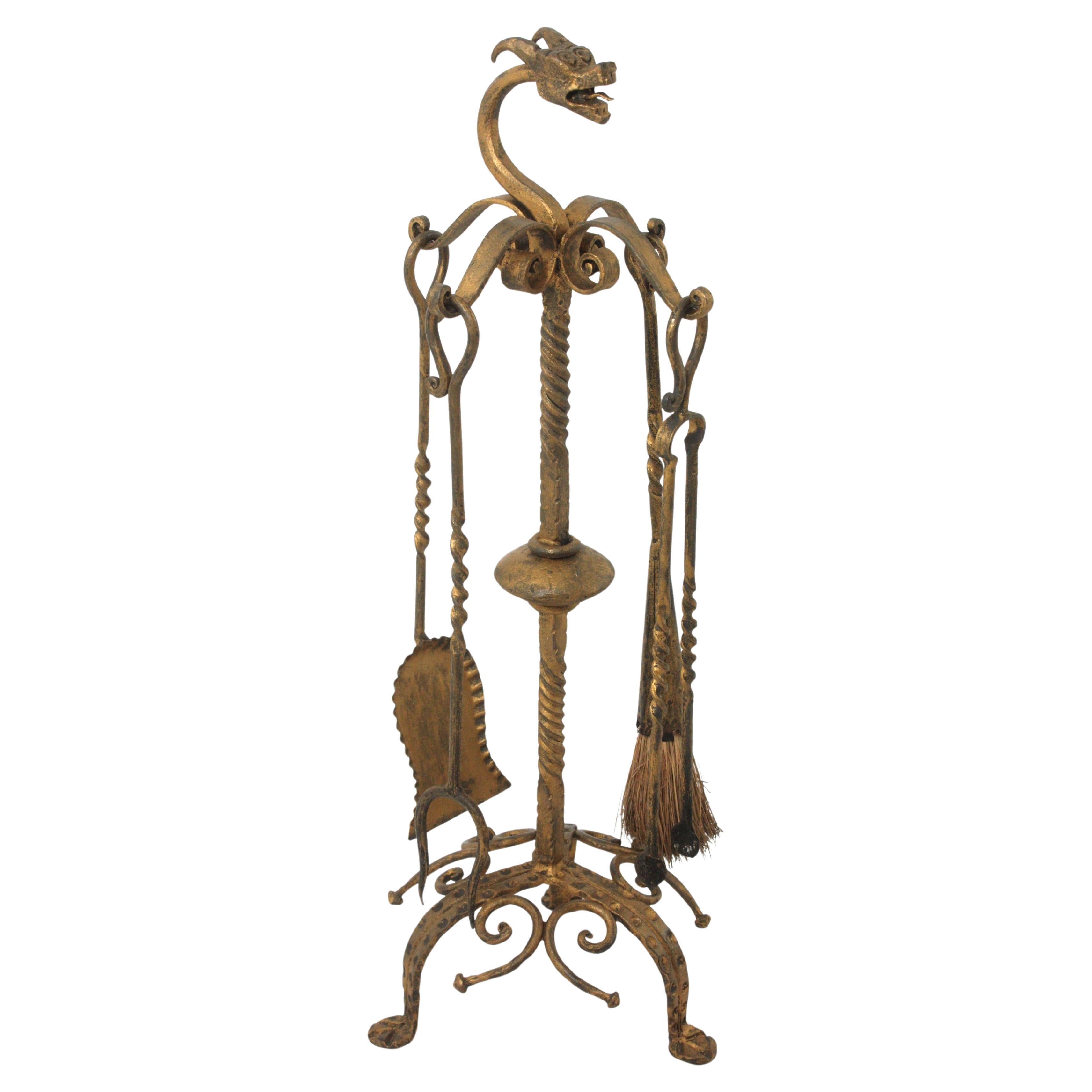 Stand d'outils de cheminée en fer doré avec motif de dragon, Espagne, années 1940