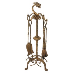Stand d'outils de cheminée en fer doré avec motif de dragon, Espagne, années 1940
