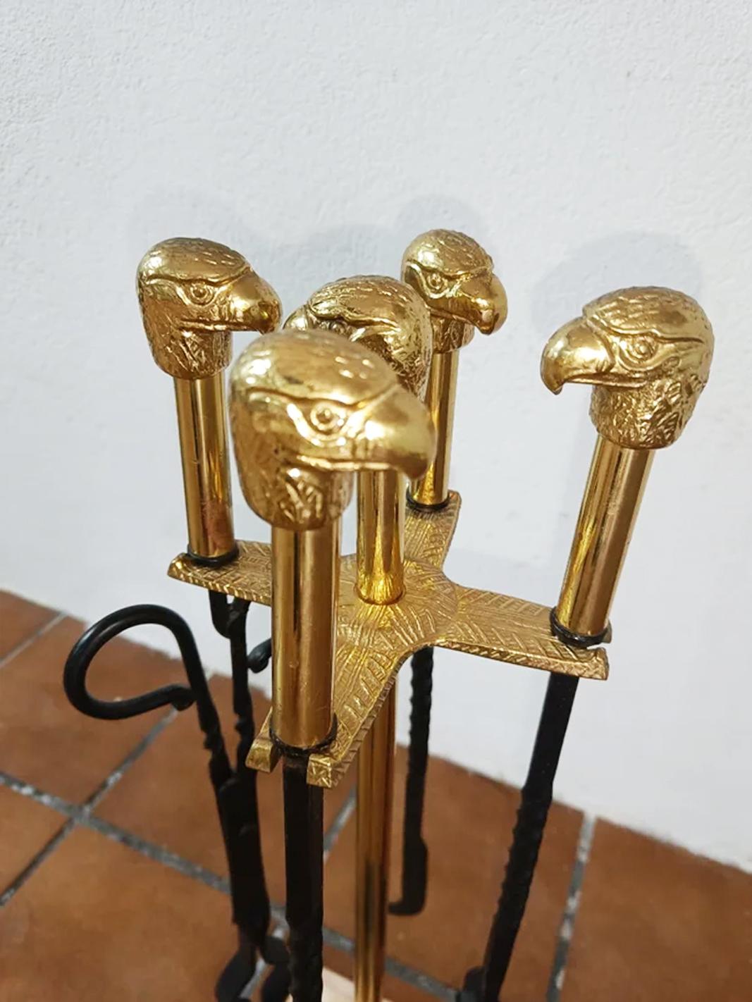Ustensiles de cheminée en bronze du 20e siècle.

Ils sont en excellent état, ils sont de qualité. Les ustensiles sont en fer et en bronze doré et le socle est en marbre.
Ces outils de cheminée vintage ont à peine été utilisés, juste comme décoration