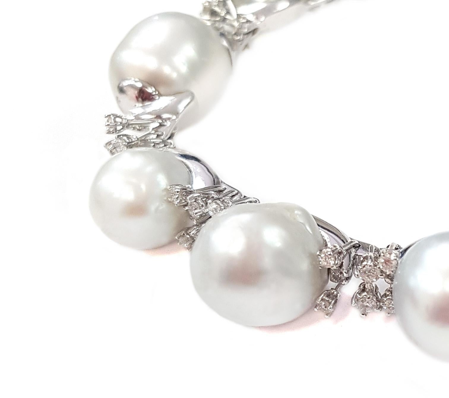 Contemporain Bracelet baroque en or 18 carats avec perles et diamants du 21e siècle en vente
