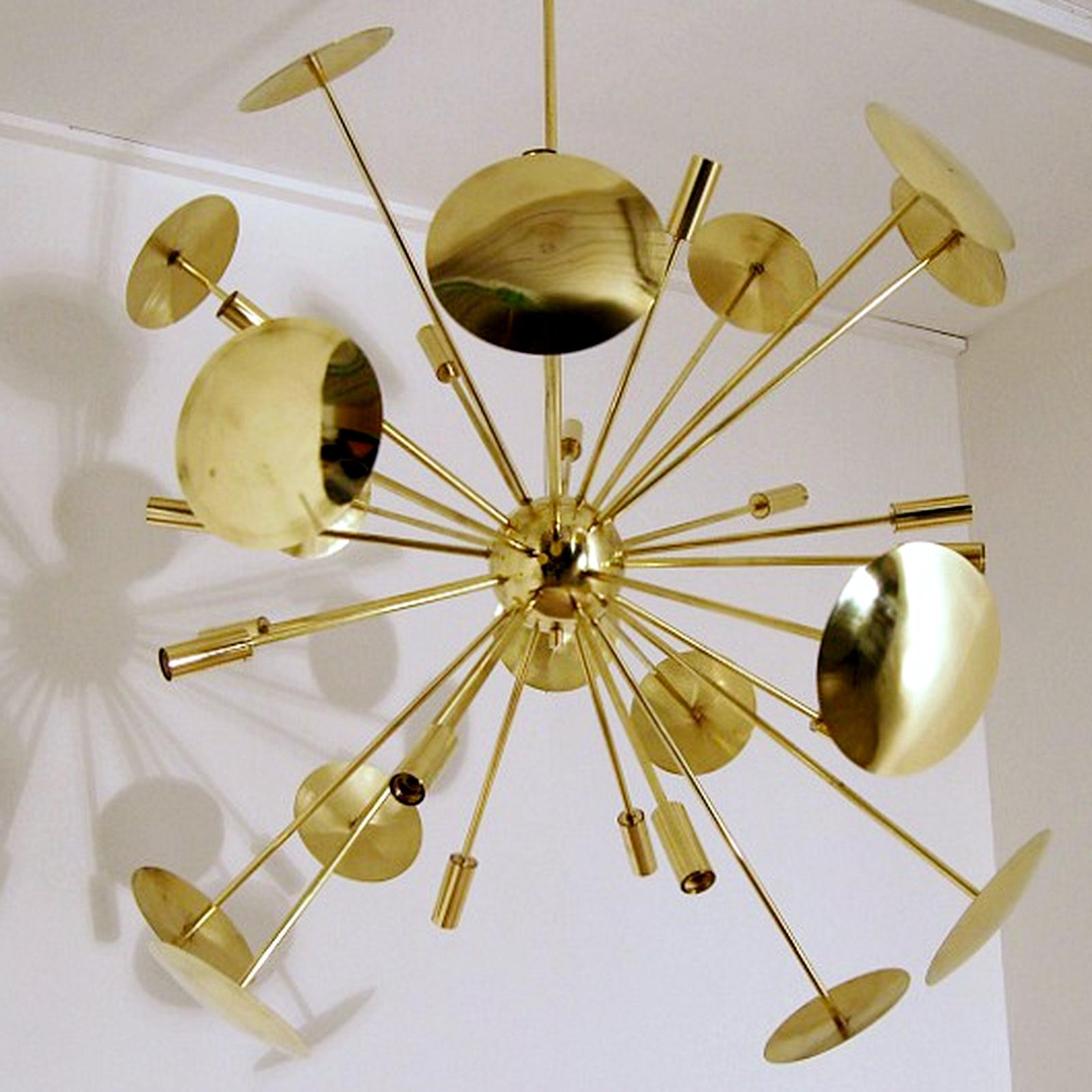 XXIe siècle et contemporain Fireworks Brass Italian Chandelier Sputnik 16 Lights en vente