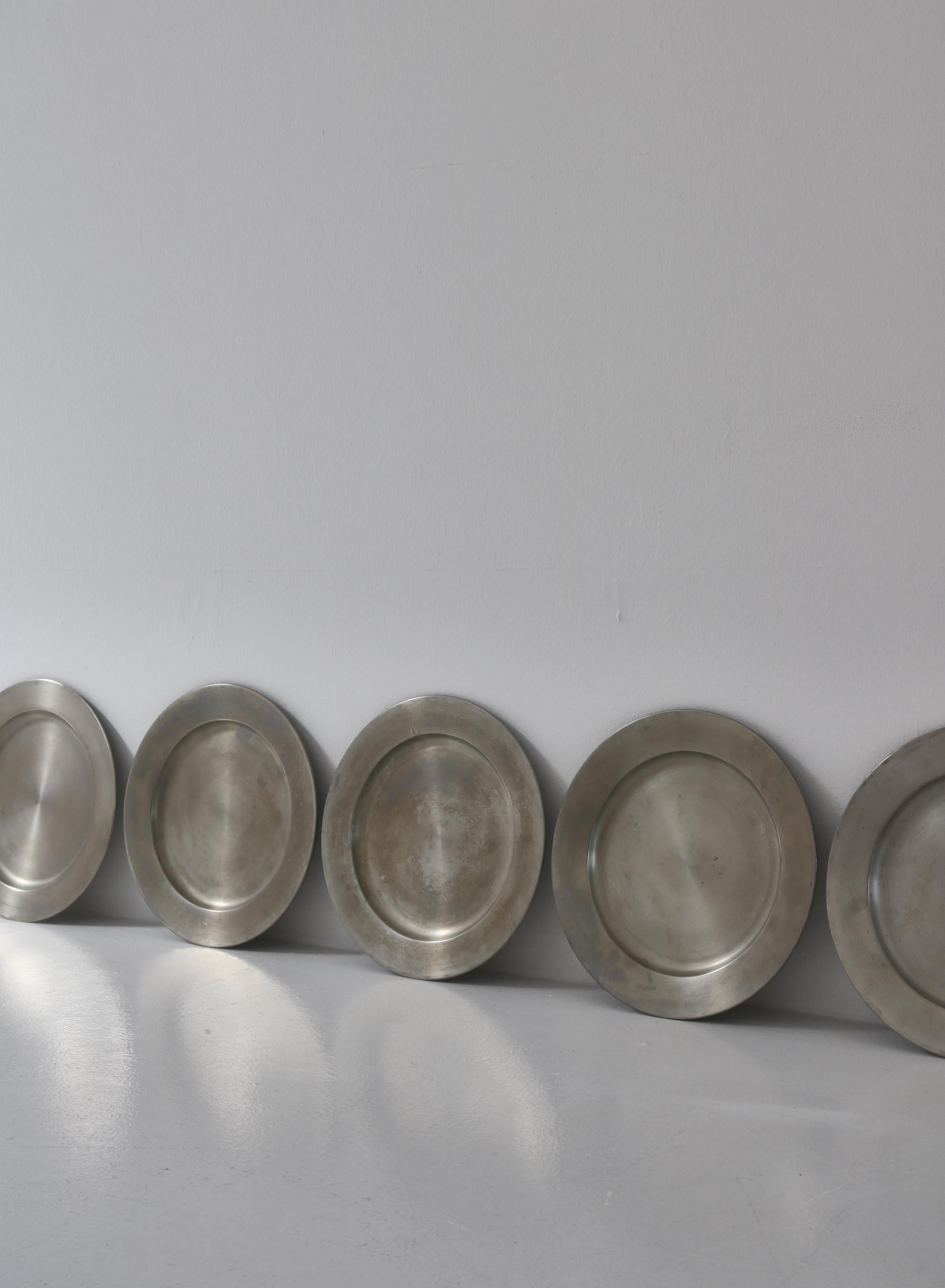 pewter plate meaning