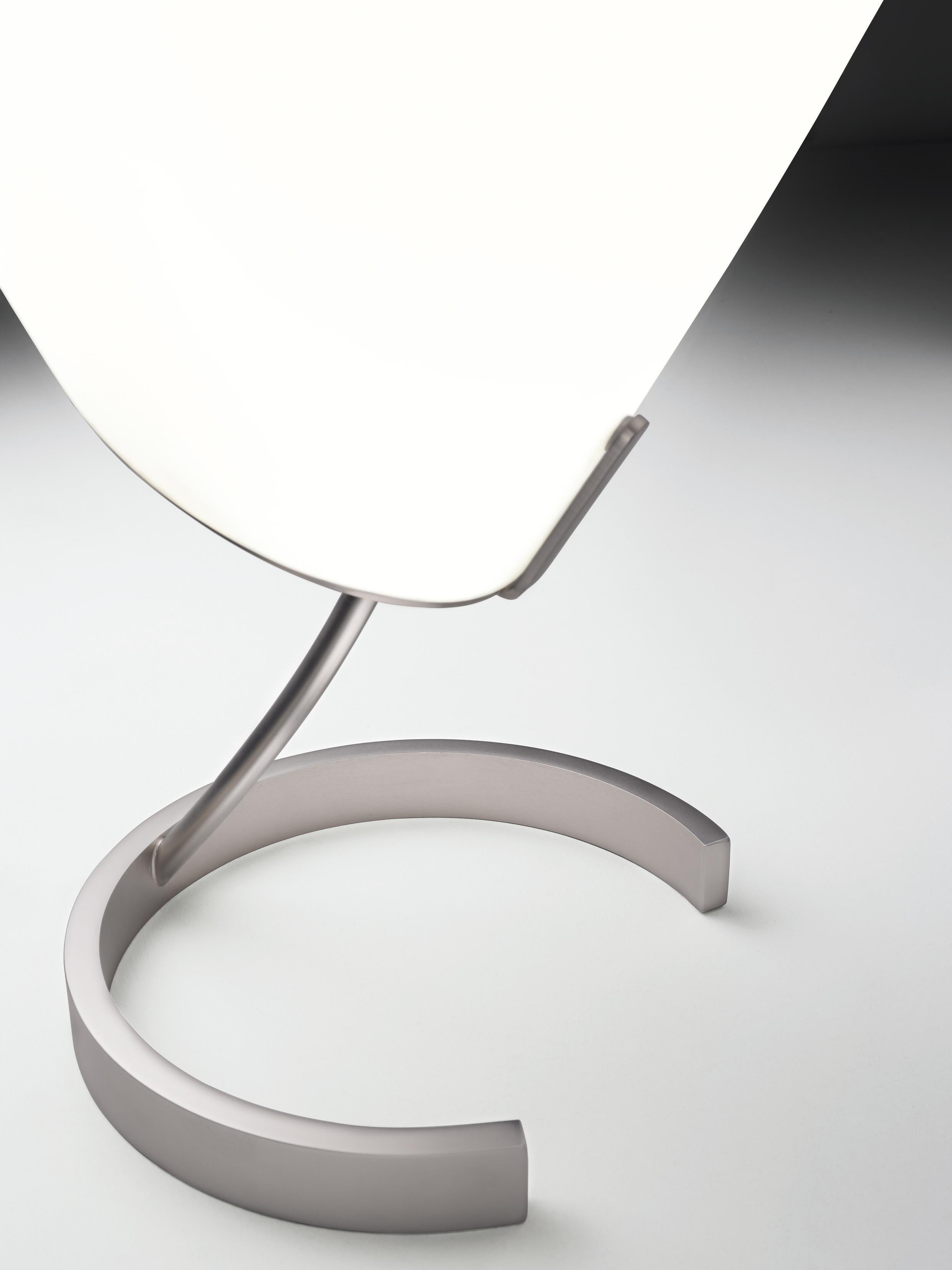 Firmamento Milano Medium Equilibrio Tischlampe von Michele De Lucchi (Italienisch) im Angebot
