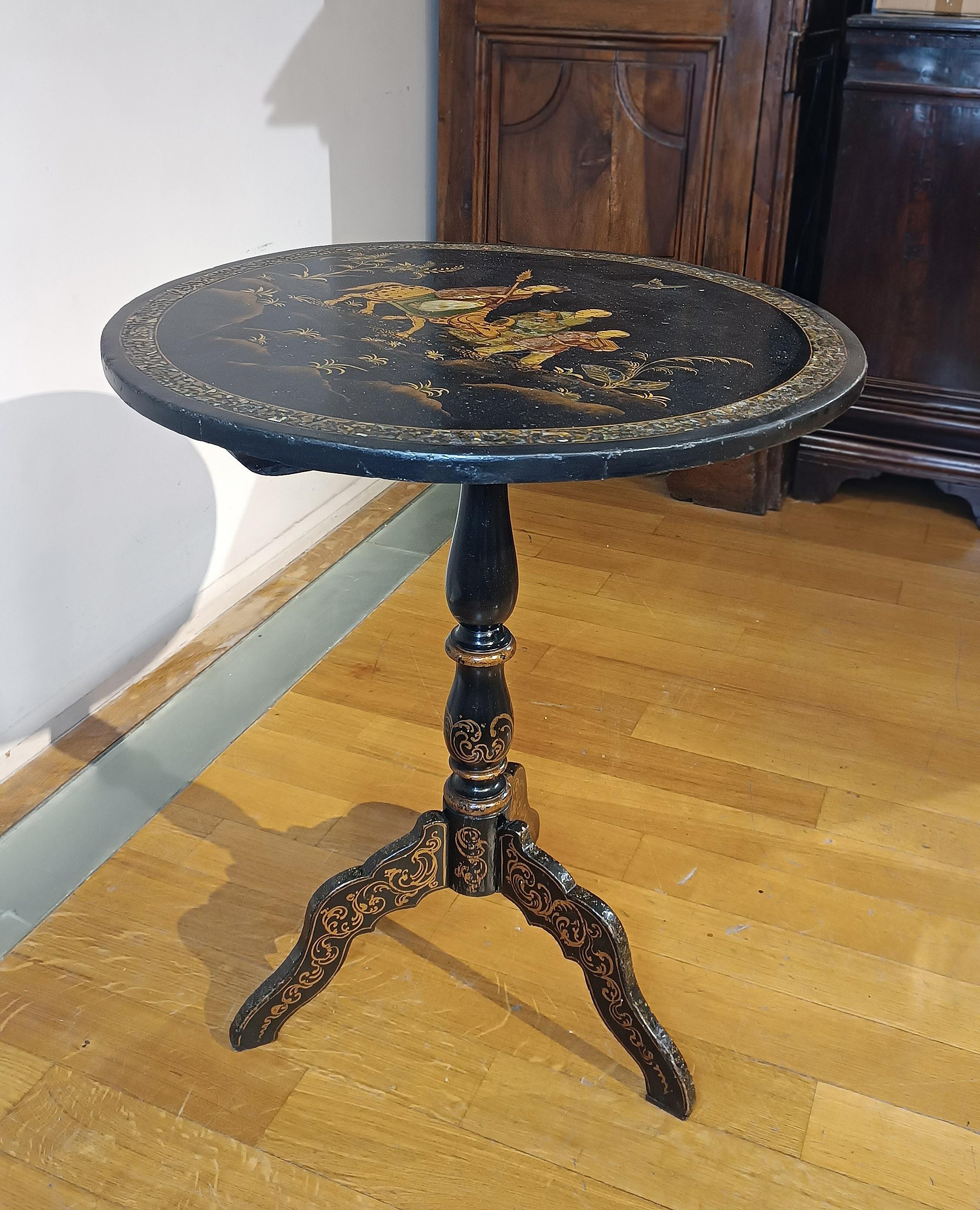 ERSTER ORIENTALER STIL DES 19. JAHRHUNDERTS Ebenholz-TISCH MIT EINLAGEN im Angebot 3