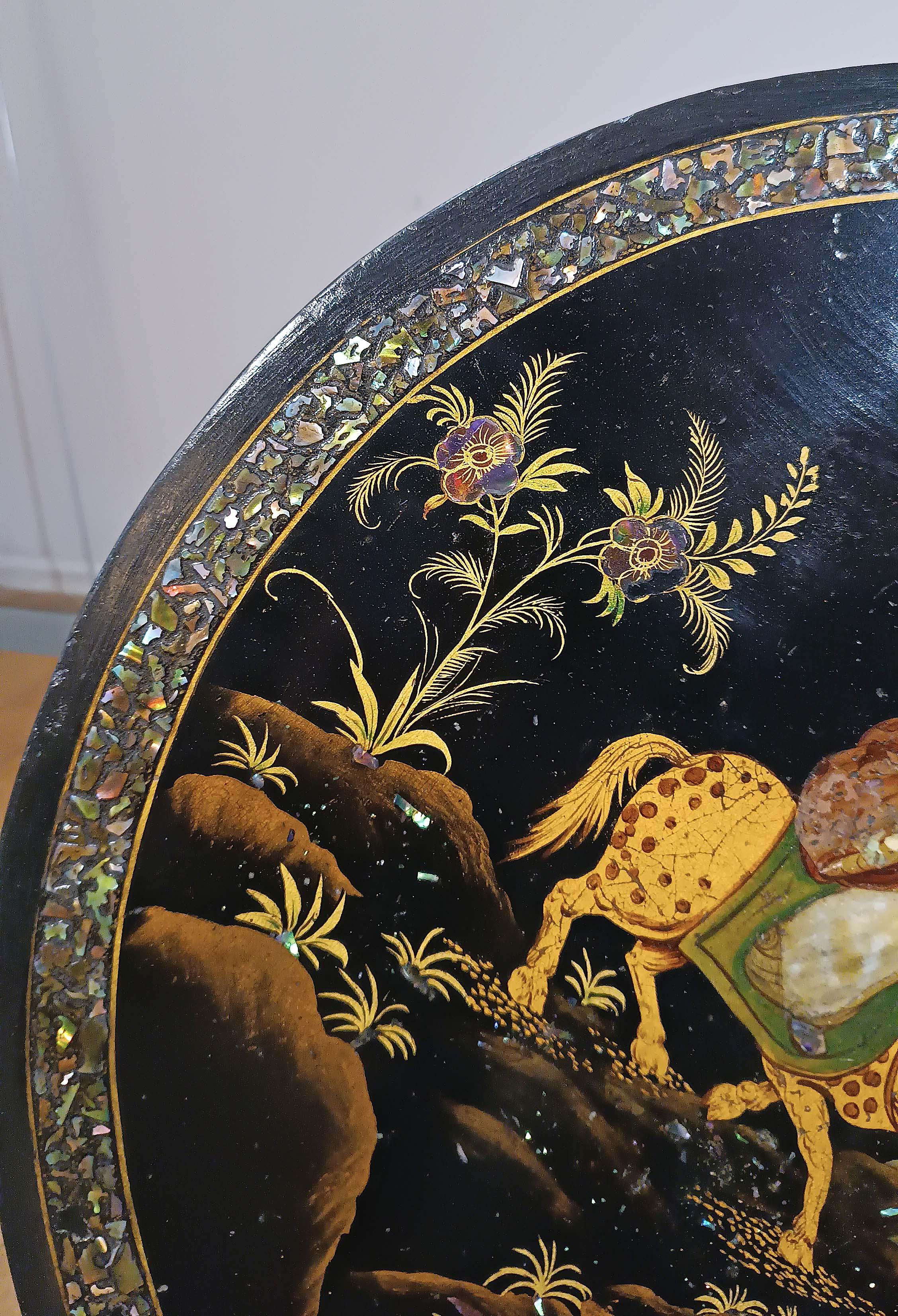 ERSTER ORIENTALER STIL DES 19. JAHRHUNDERTS Ebenholz-TISCH MIT EINLAGEN (19th Century) im Angebot