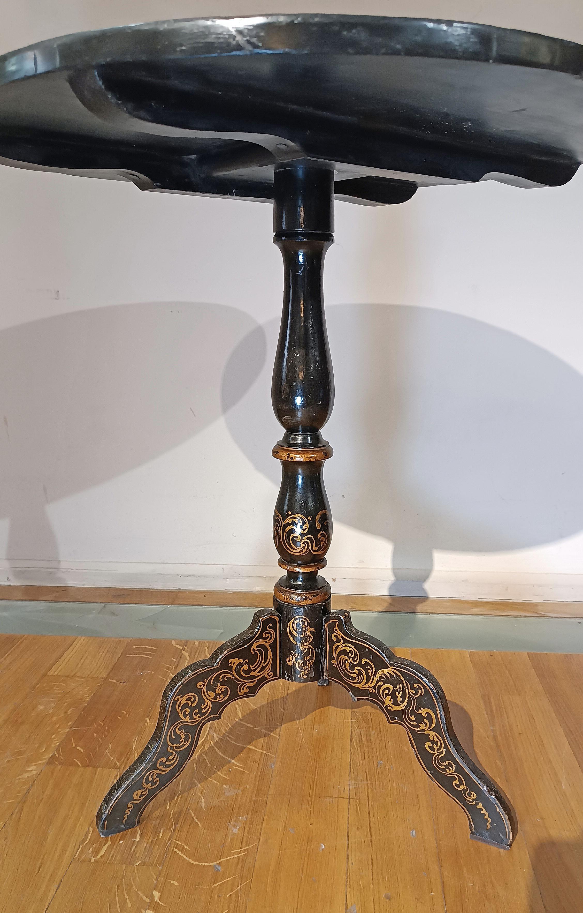 ERSTER ORIENTALER STIL DES 19. JAHRHUNDERTS Ebenholz-TISCH MIT EINLAGEN im Angebot 1