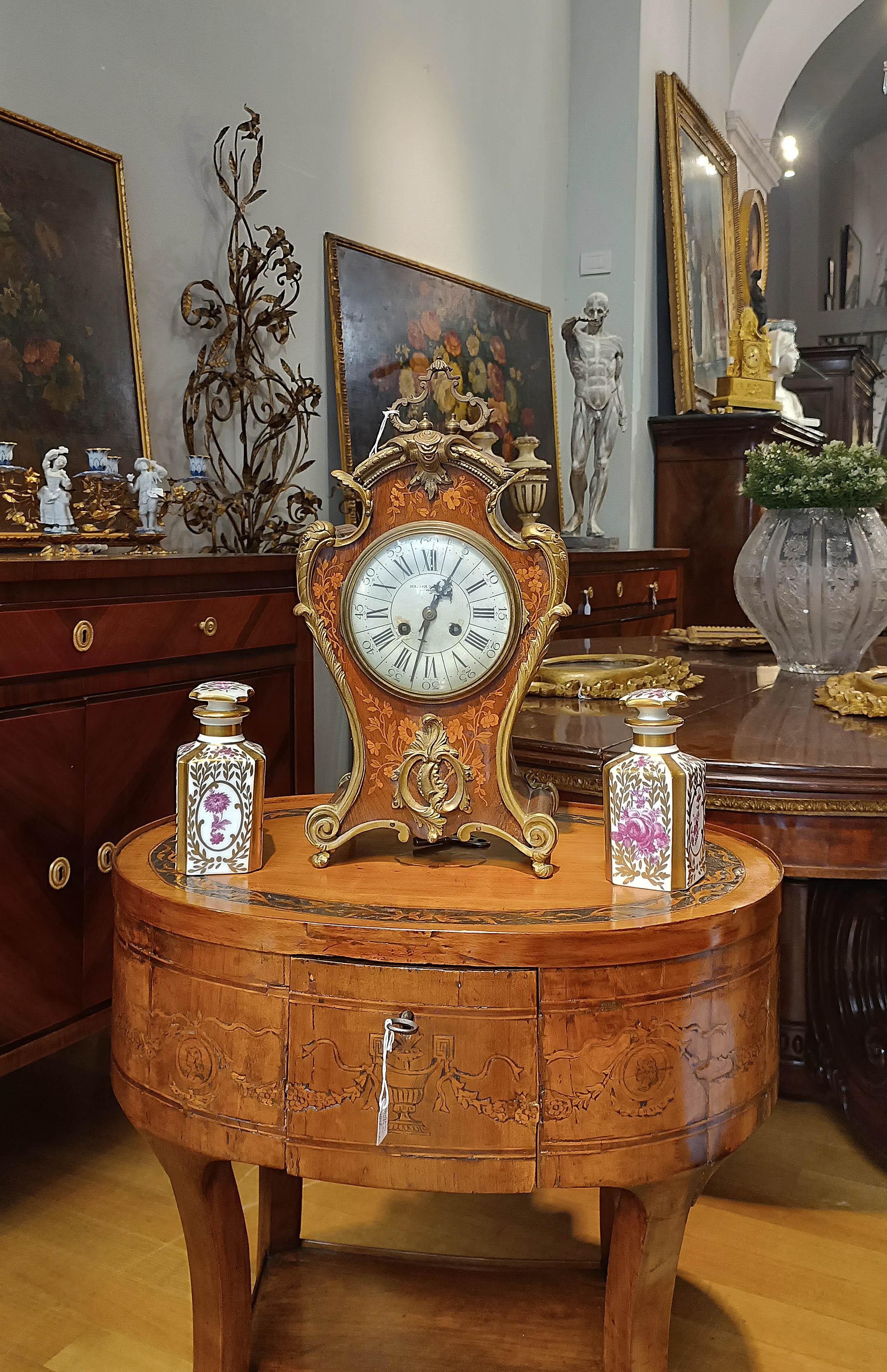 FIRST 19th CENTURY PAIR OF SMALL PORCELAIN BOTTLES For Sale 4