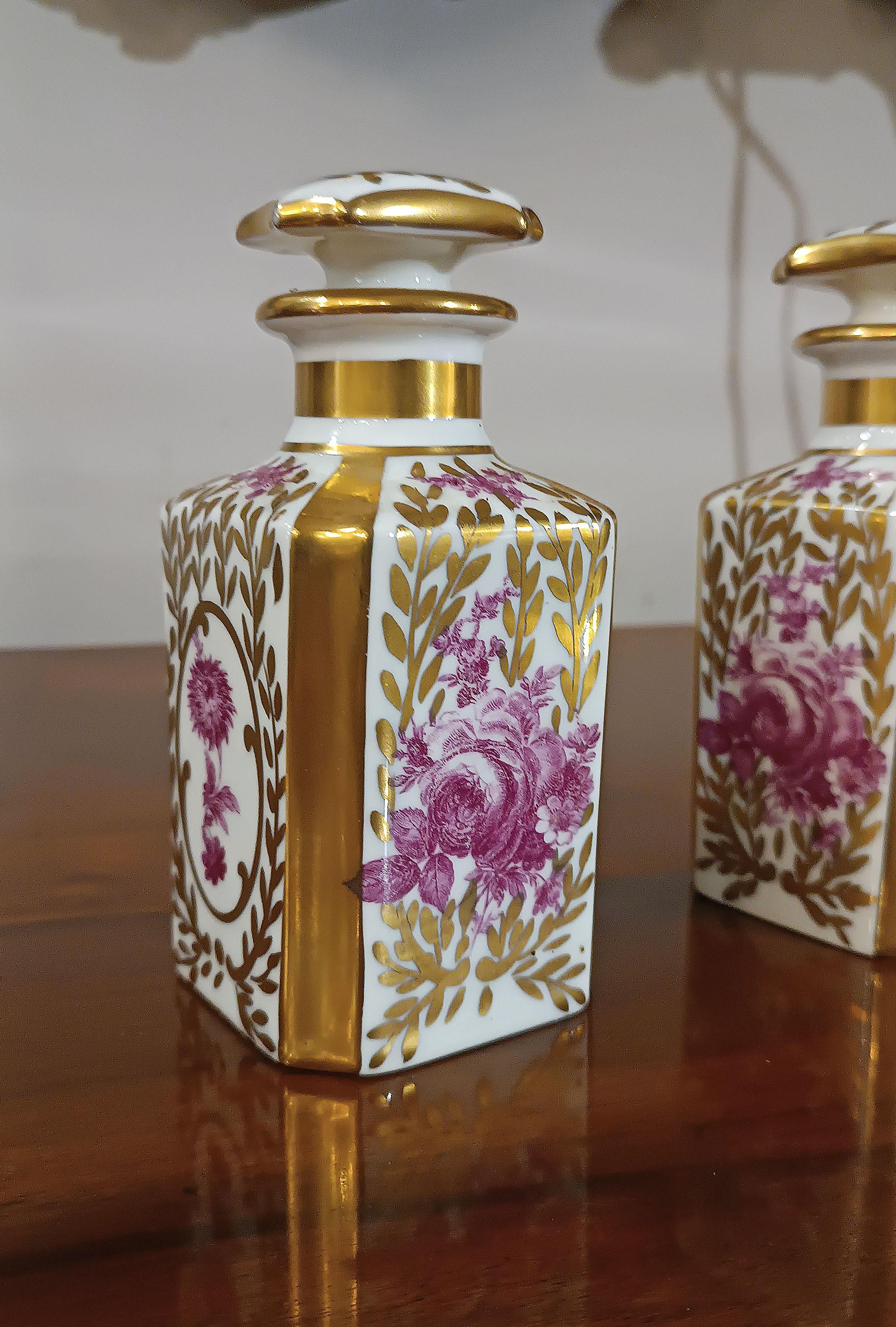 FIRST 19th CENTURY PAIR OF SMALL PORCELAIN BOTTLES For Sale 5