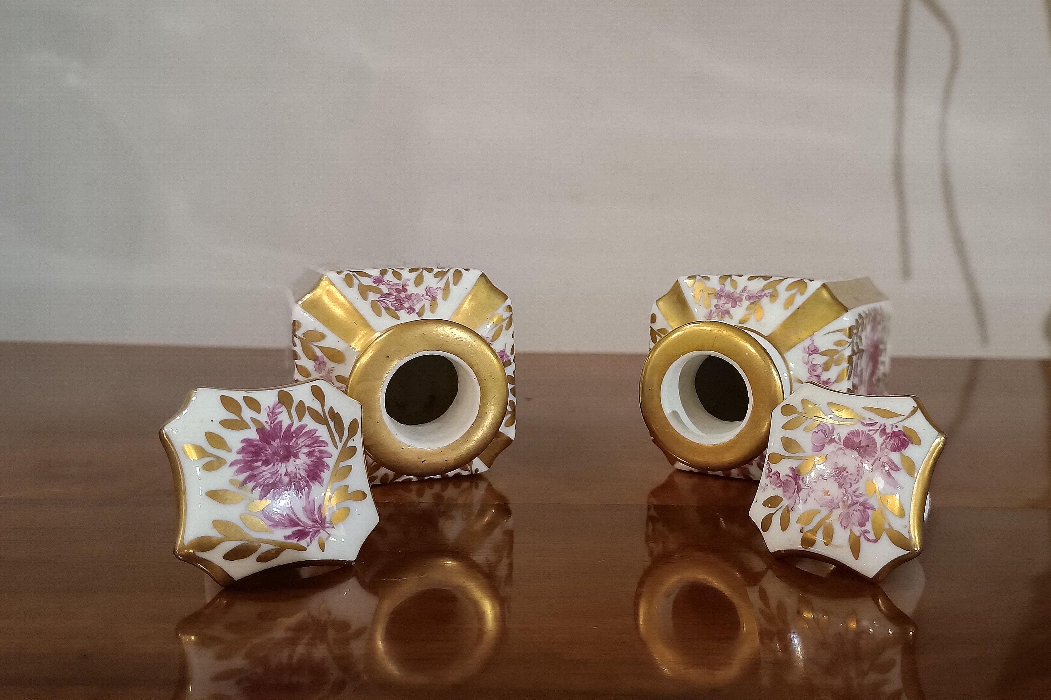 FIRST 19th CENTURY PAIR OF SMALL PORCELAIN BOTTLES For Sale 1