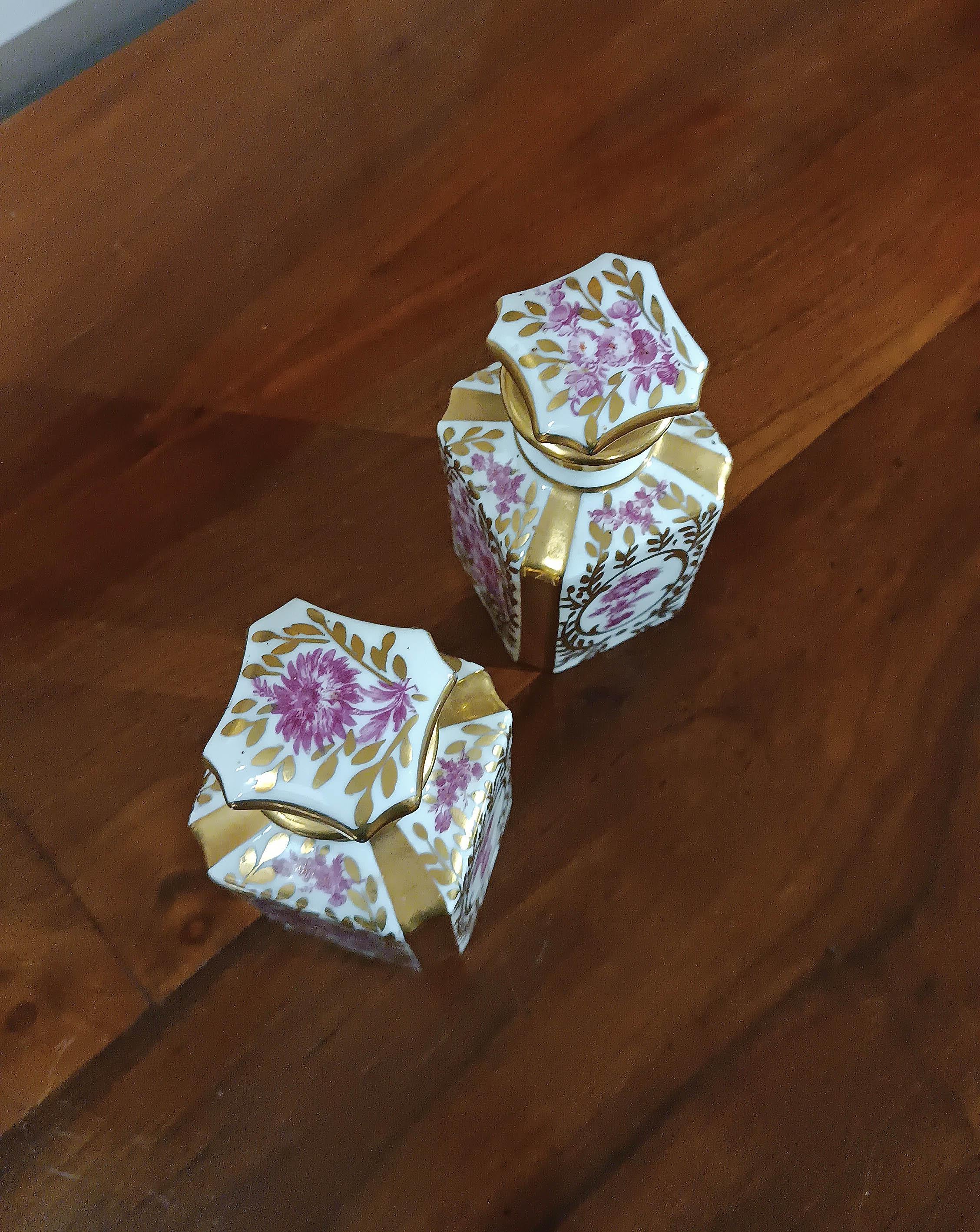 FIRST 19th CENTURY PAIR OF SMALL PORCELAIN BOTTLES For Sale 2