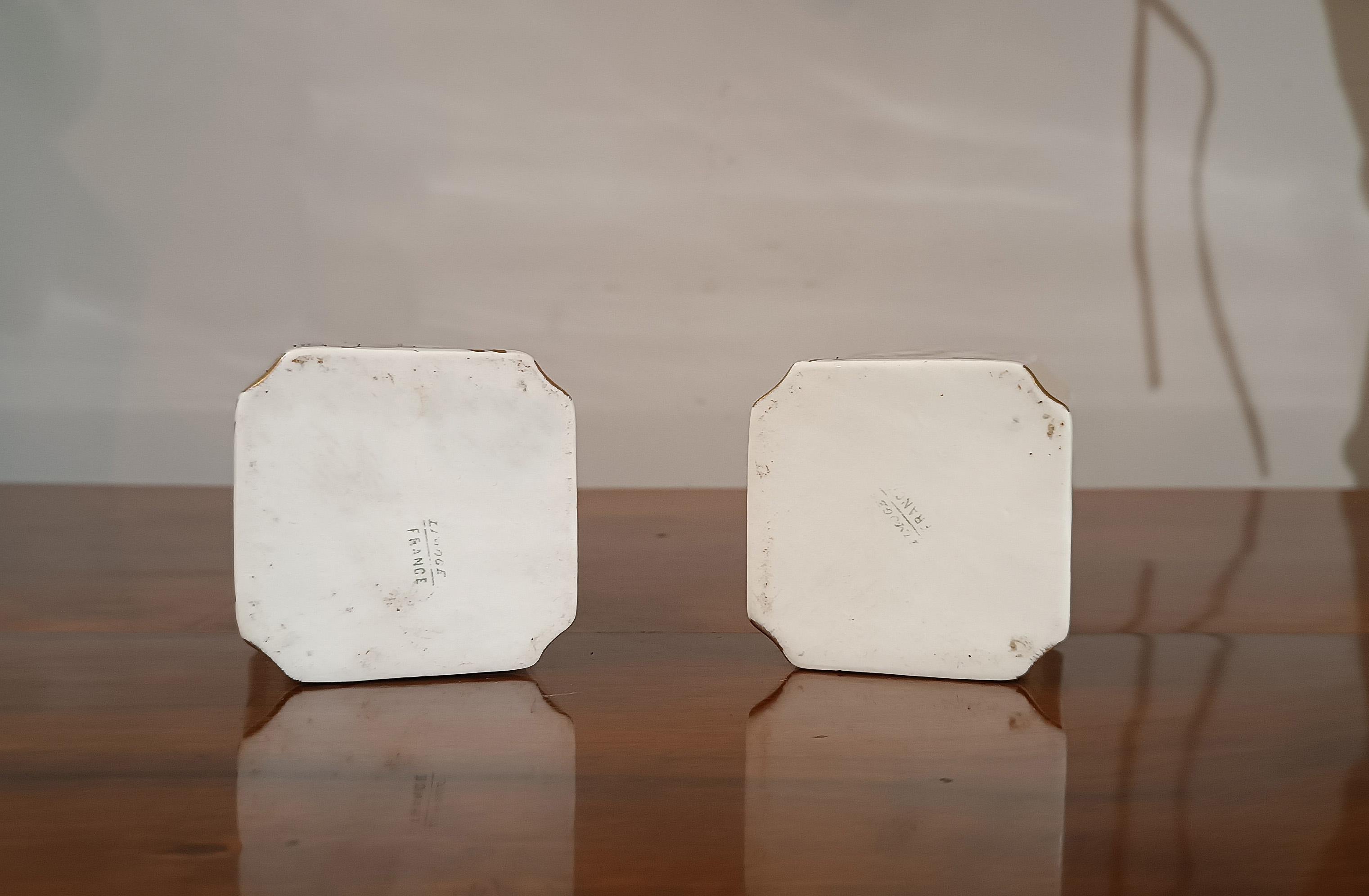 FIRST 19th CENTURY PAIR OF SMALL PORCELAIN BOTTLES For Sale 3