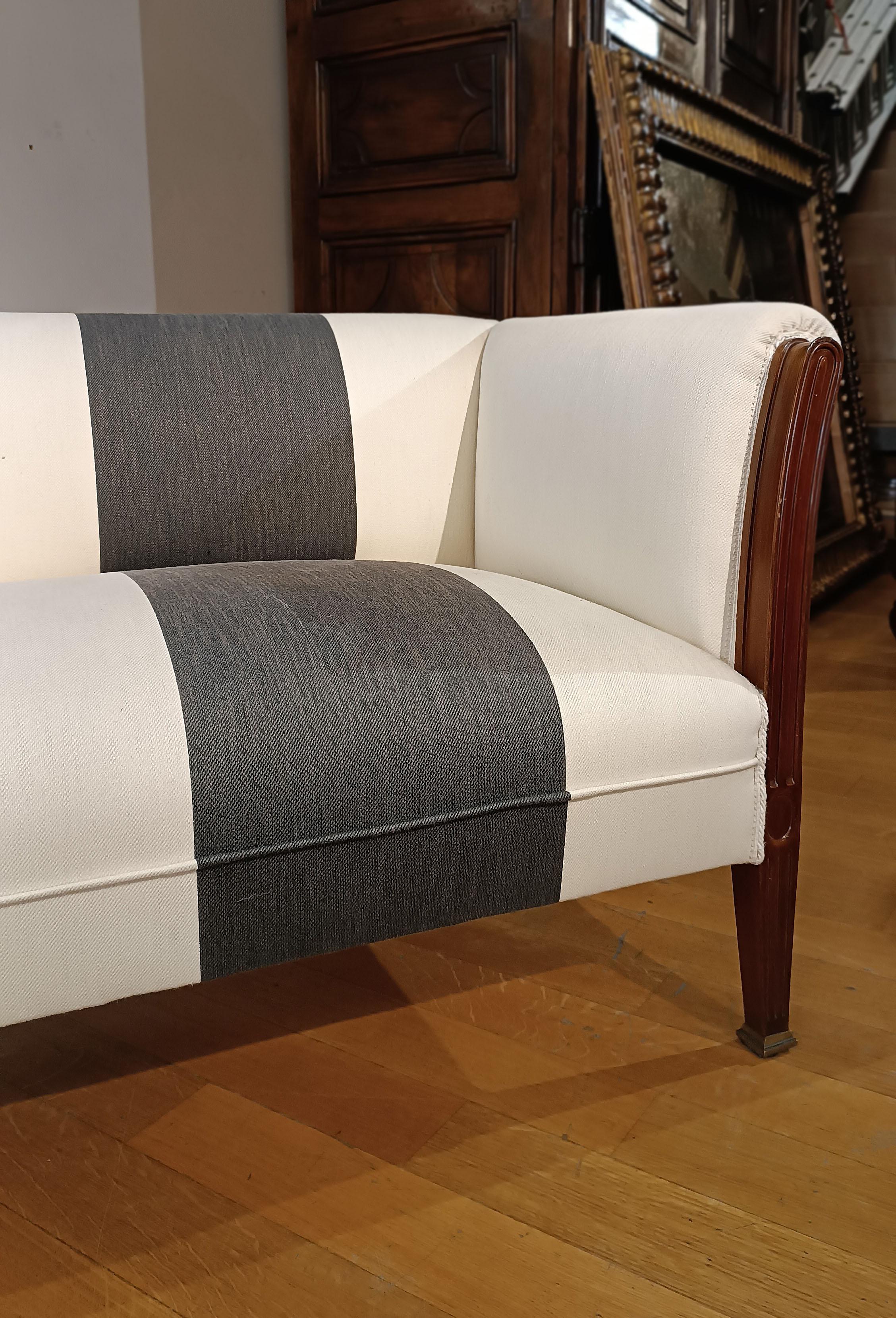 ERSTES 19. JAHRHUNDERT WALNUSS UND LEINENSOFA (Bronze) im Angebot
