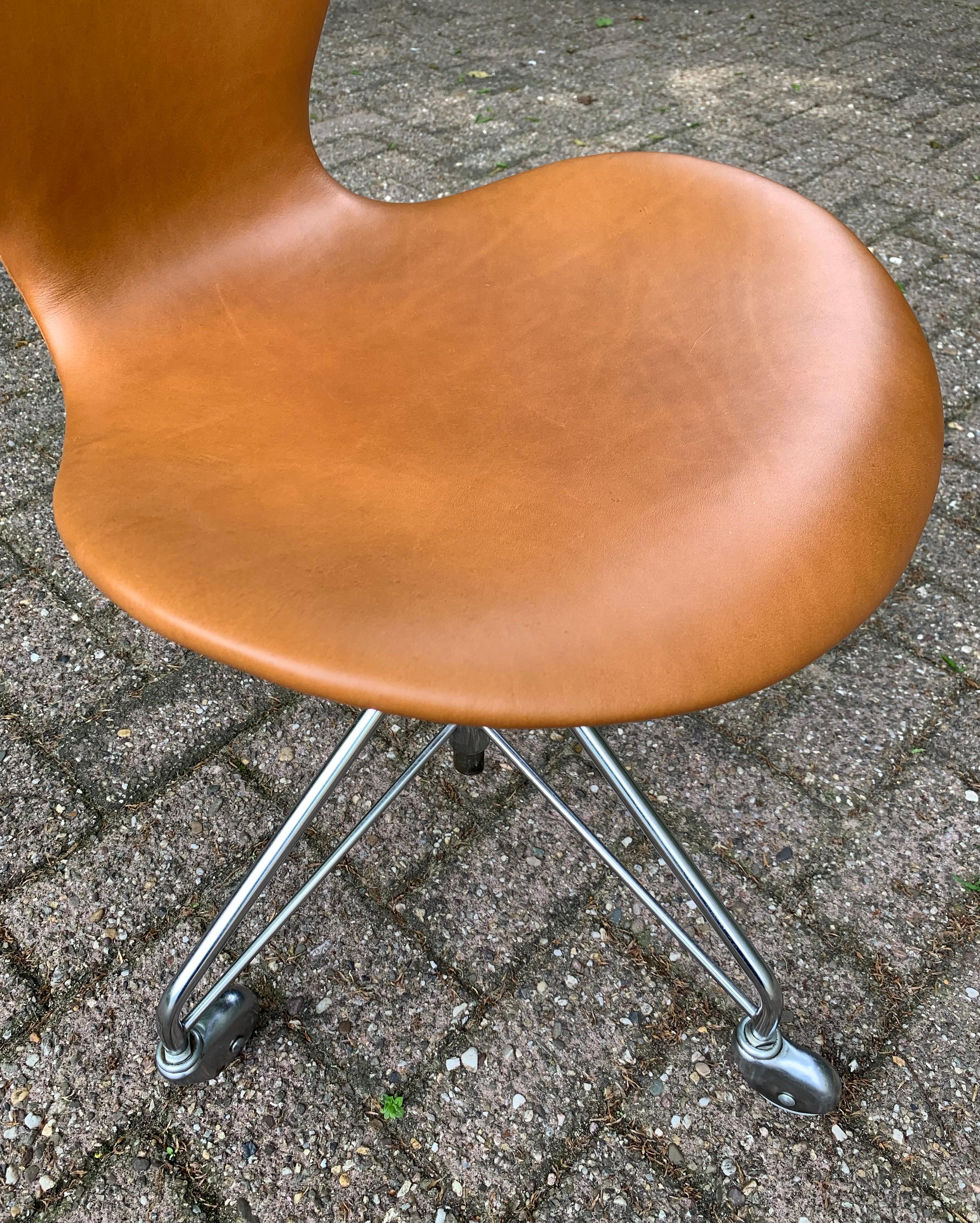 Arne Jacobsen 3117, Schreibtisch- Drehstuhl von Fritz Hansen, Erstausgabe 6