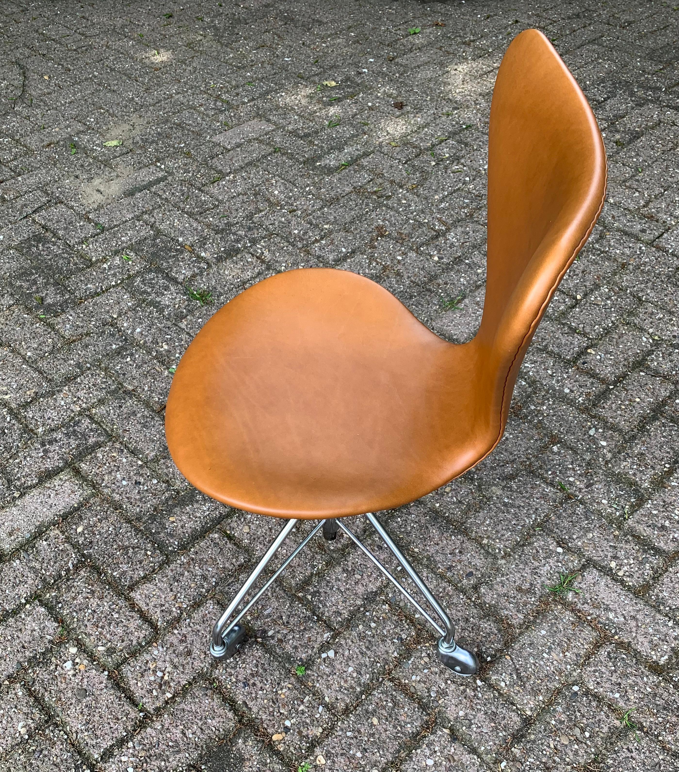 Steel First Edition Arne Jacobsen 3117 Desk Swivel Chair by Fritz Hansen  For Sale