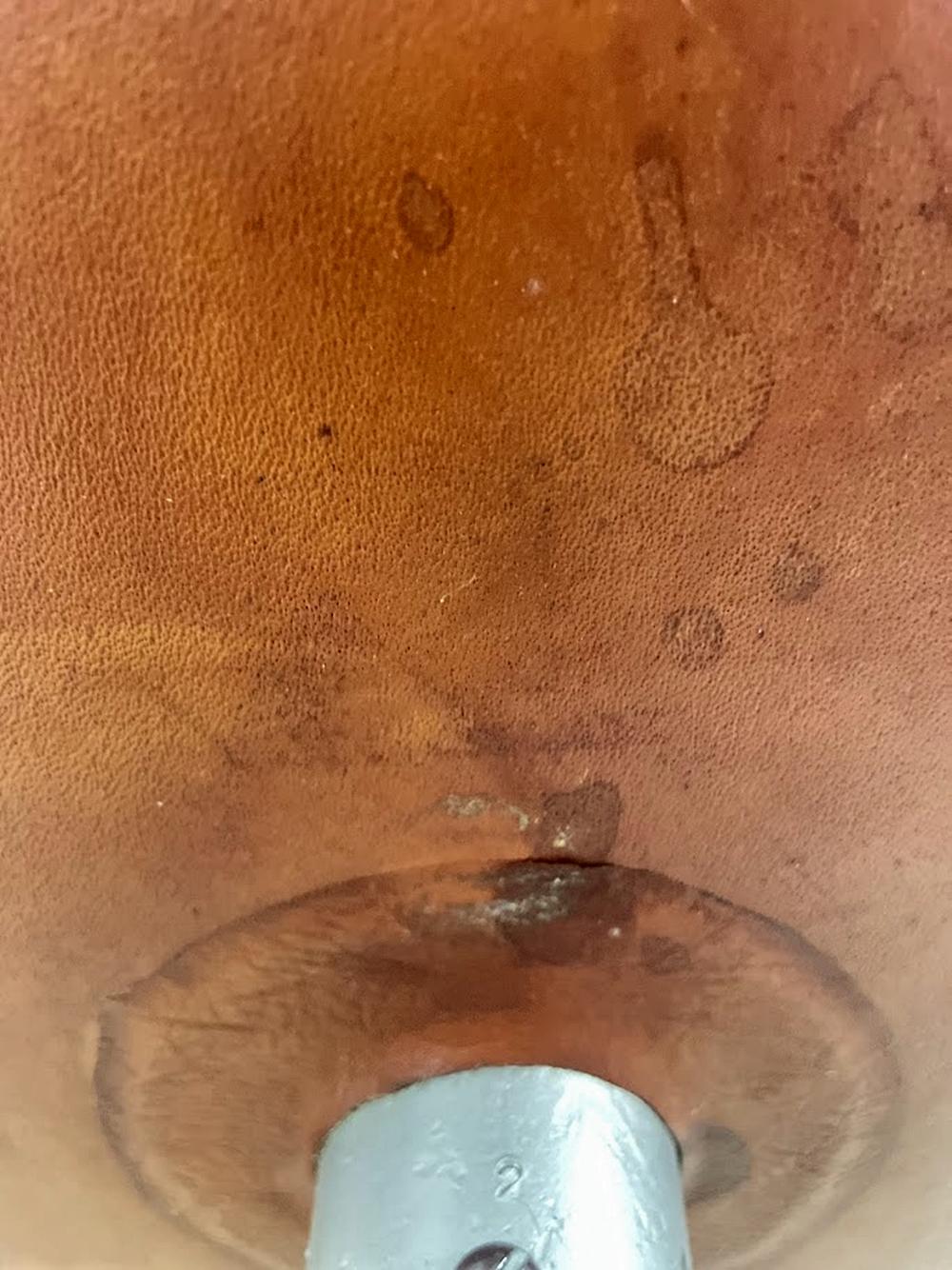 Chaise de cygne Arne Jacobsen, première édition, cuir patiné d'origine, années 1950 en vente 11