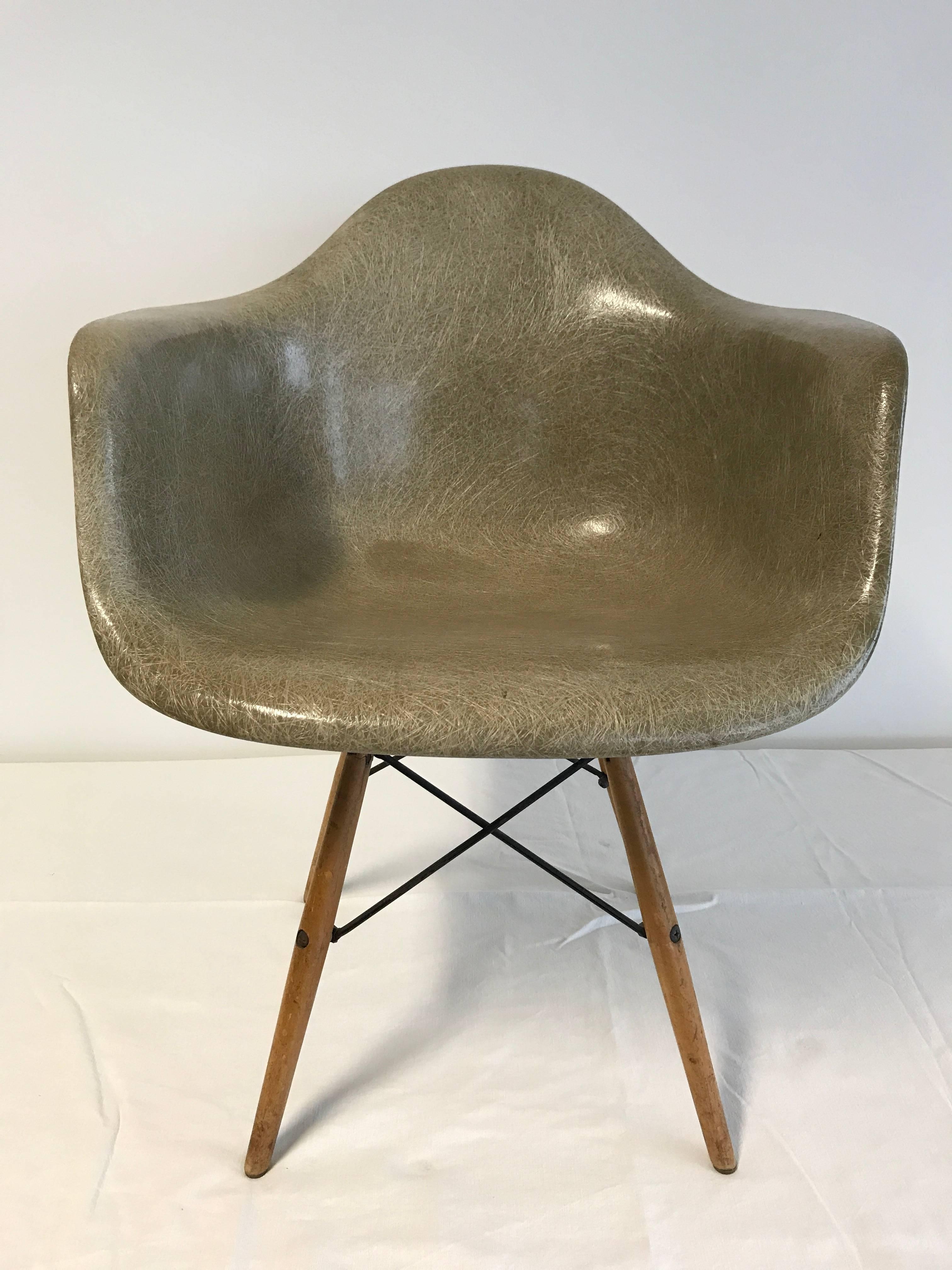 First production / first generation 1949-1950 Zenith Herman Miller / Charles Eames PAW rope swivel chair in color grey elephant / dowel legs in birch / all original parts / the awesome dowel base reads Seng Chicago on the metal portion/ fibre glass