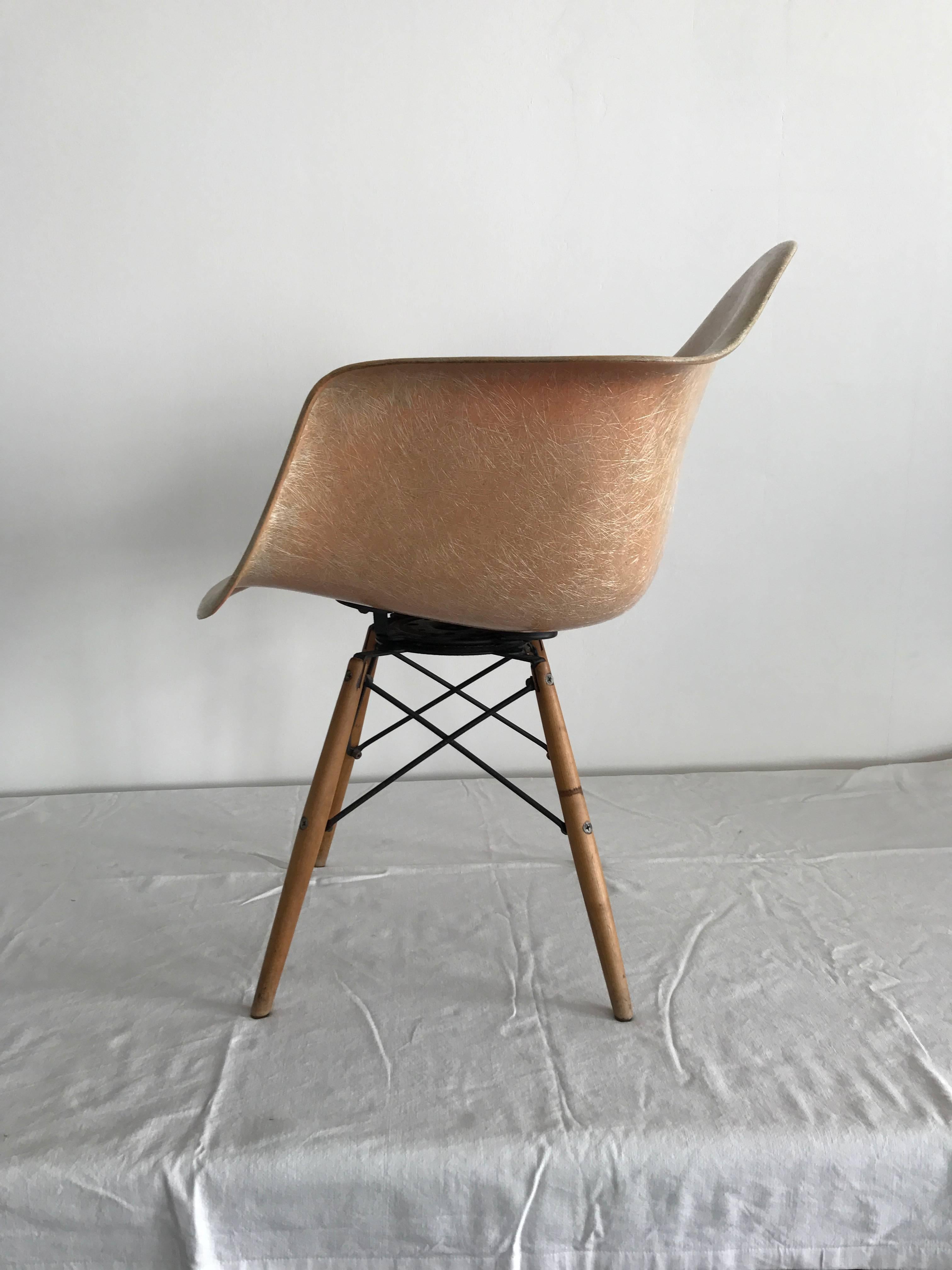 First production / first generation 1949-1950 Zenith Herman Miller / Charles Eames PAW Rope Swivel chair in color salmon (faded) / dowel legs in birch / all original parts / the awesome dowel base reads Seng Chicago on the metal portion/ fibre glass