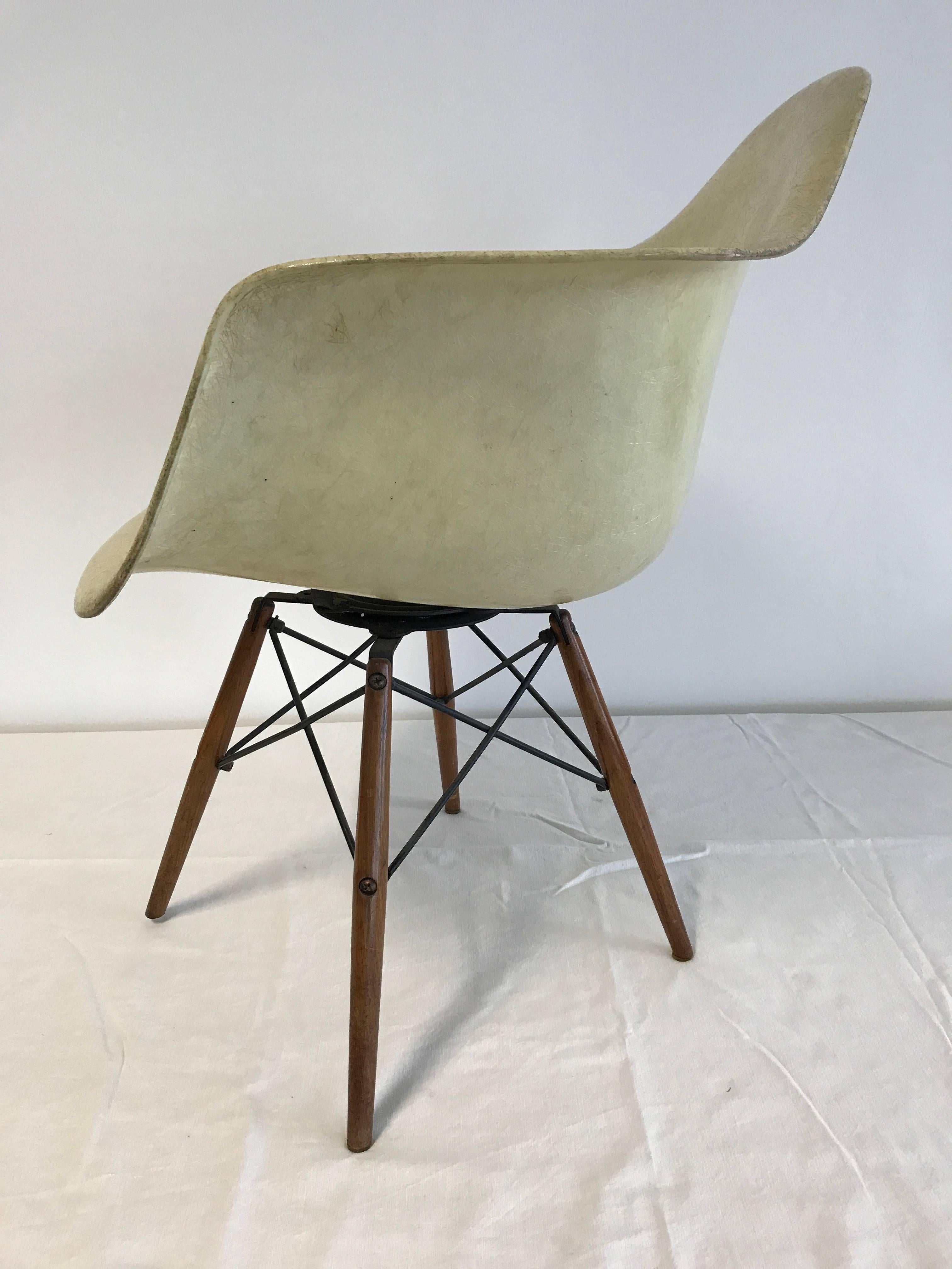 First production/first generation 1949-1950 Zenith Herman Miller/Charles Eames PAW Rope Swivel chair in color lemon yellow parchment/dowel legs in walnut/all original parts/the awesome dowel base reads Seng Chicago on the metal portion/fibre glass