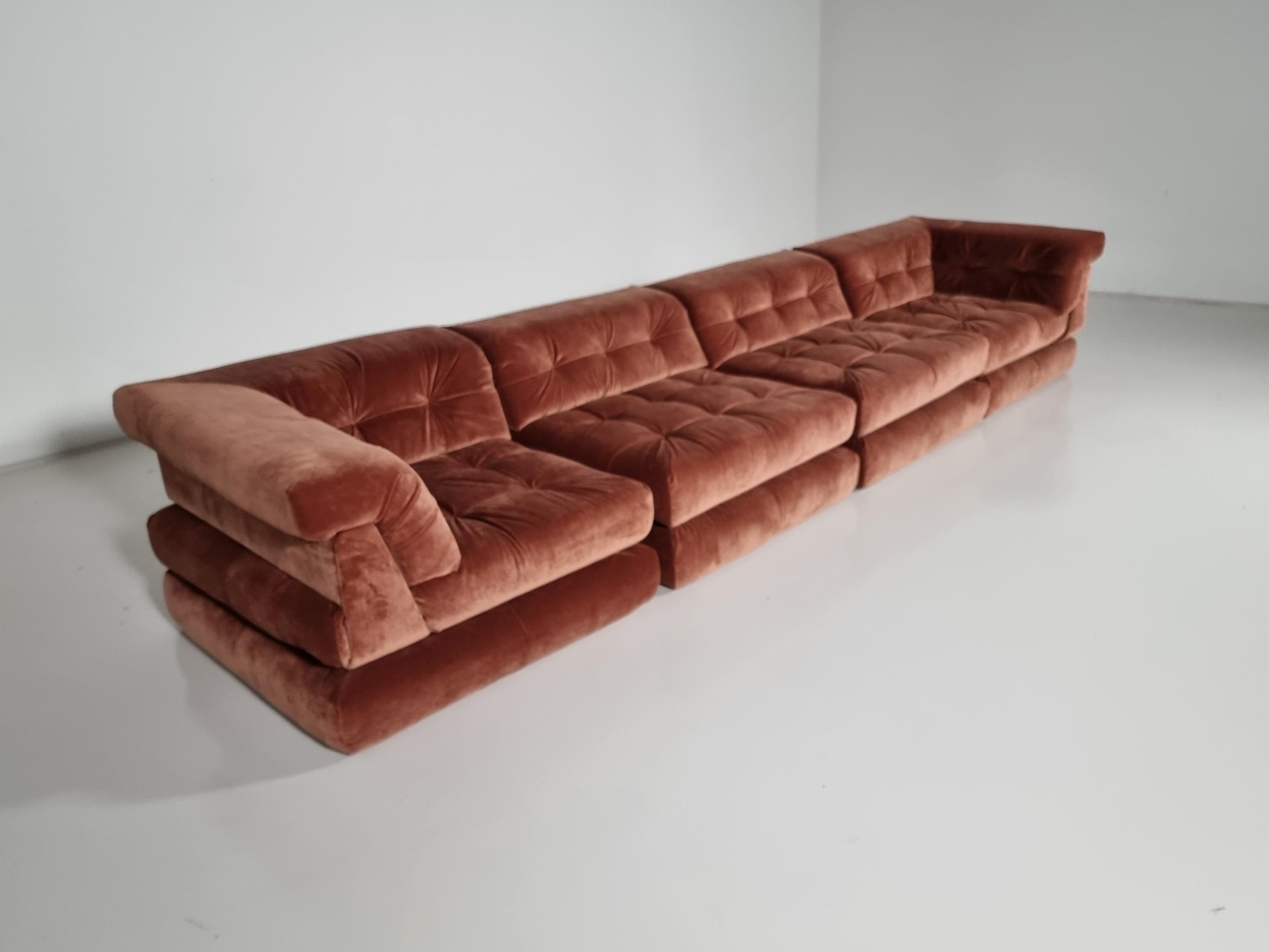 Mid-Century Modern Mah Jong sofa in copper/pink velvet by Hans Hopfer, Roche Bobois, France, 1970s