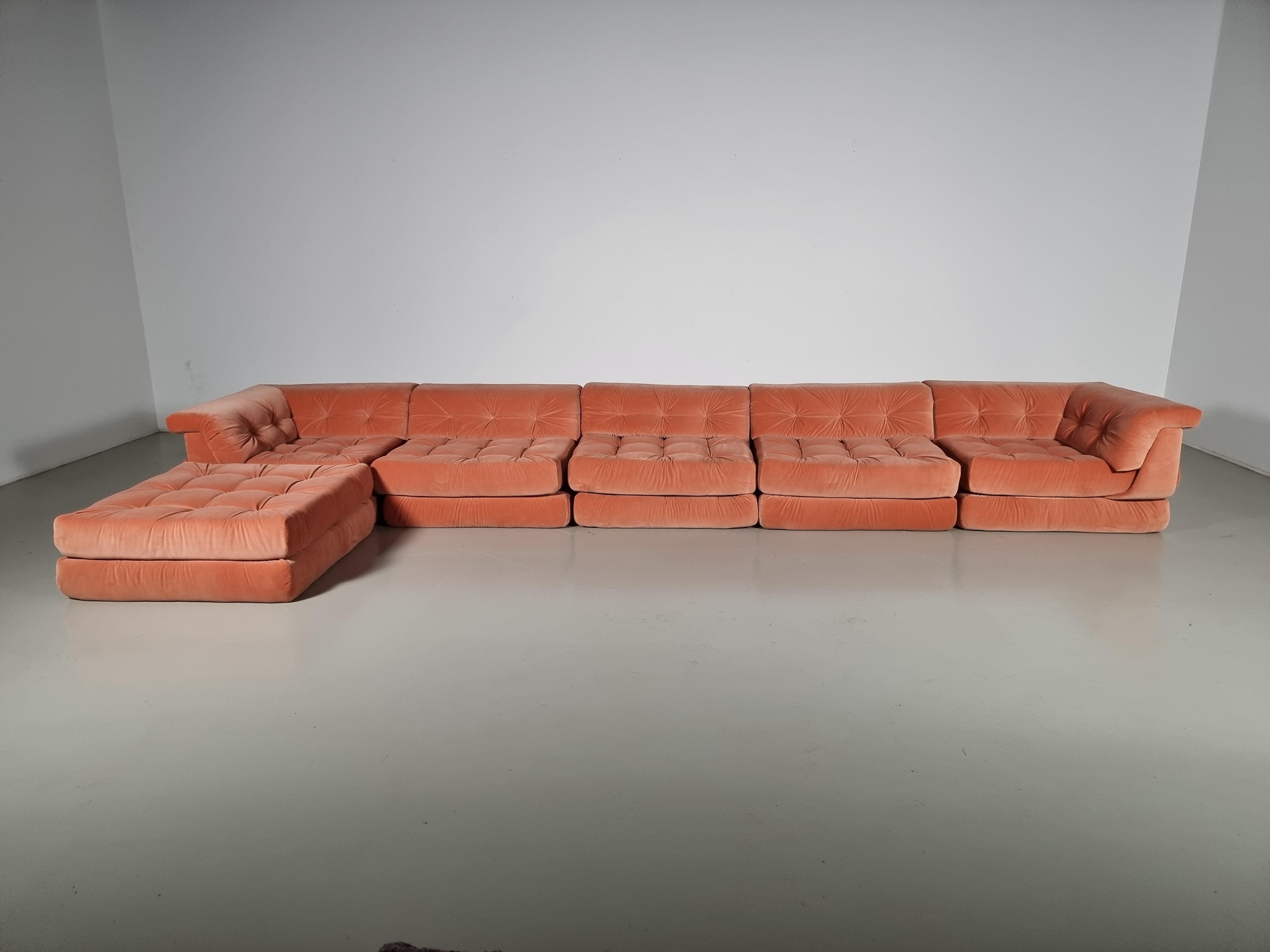 First edition Mah Jong sofa by Hans Hopfer for Roche Bobois, France, 1970s In Excellent Condition In amstelveen, NL