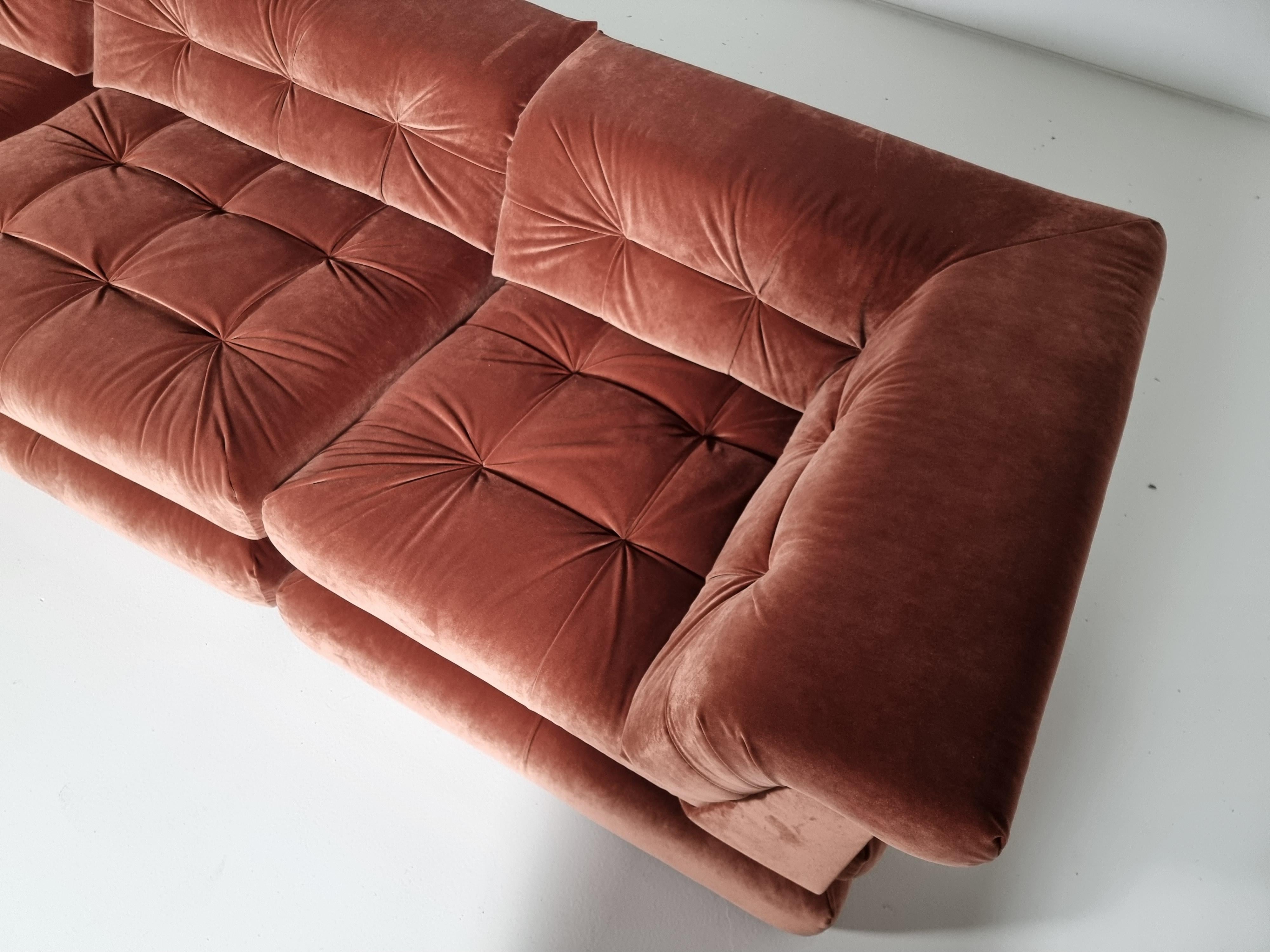 Mah Jong sofa in copper/pink velvet by Hans Hopfer, Roche Bobois, France, 1970s In Excellent Condition In amstelveen, NL