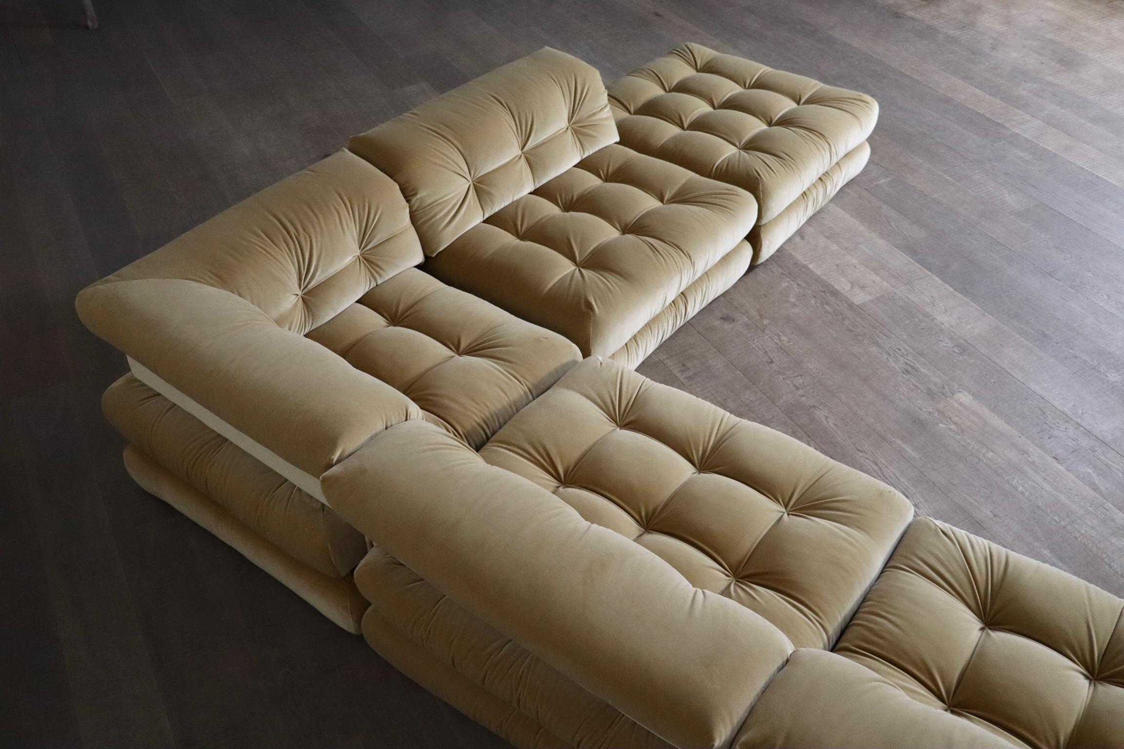 Milieu du XXe siècle Première édition du canapé Mah Jong en velours beige de Hans Hopfer pour Roche Bobois, 197 en vente
