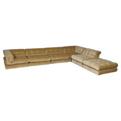 Première édition du canapé Mah Jong en velours beige de Hans Hopfer pour Roche Bobois, 197