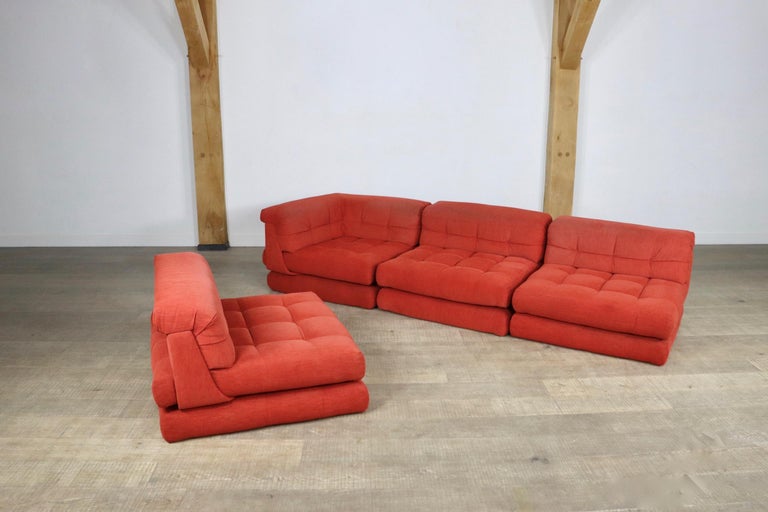 Première édition du canapé Mah Jong en rouge par Roche Bobois, 1970 En vente sur 1stDibs