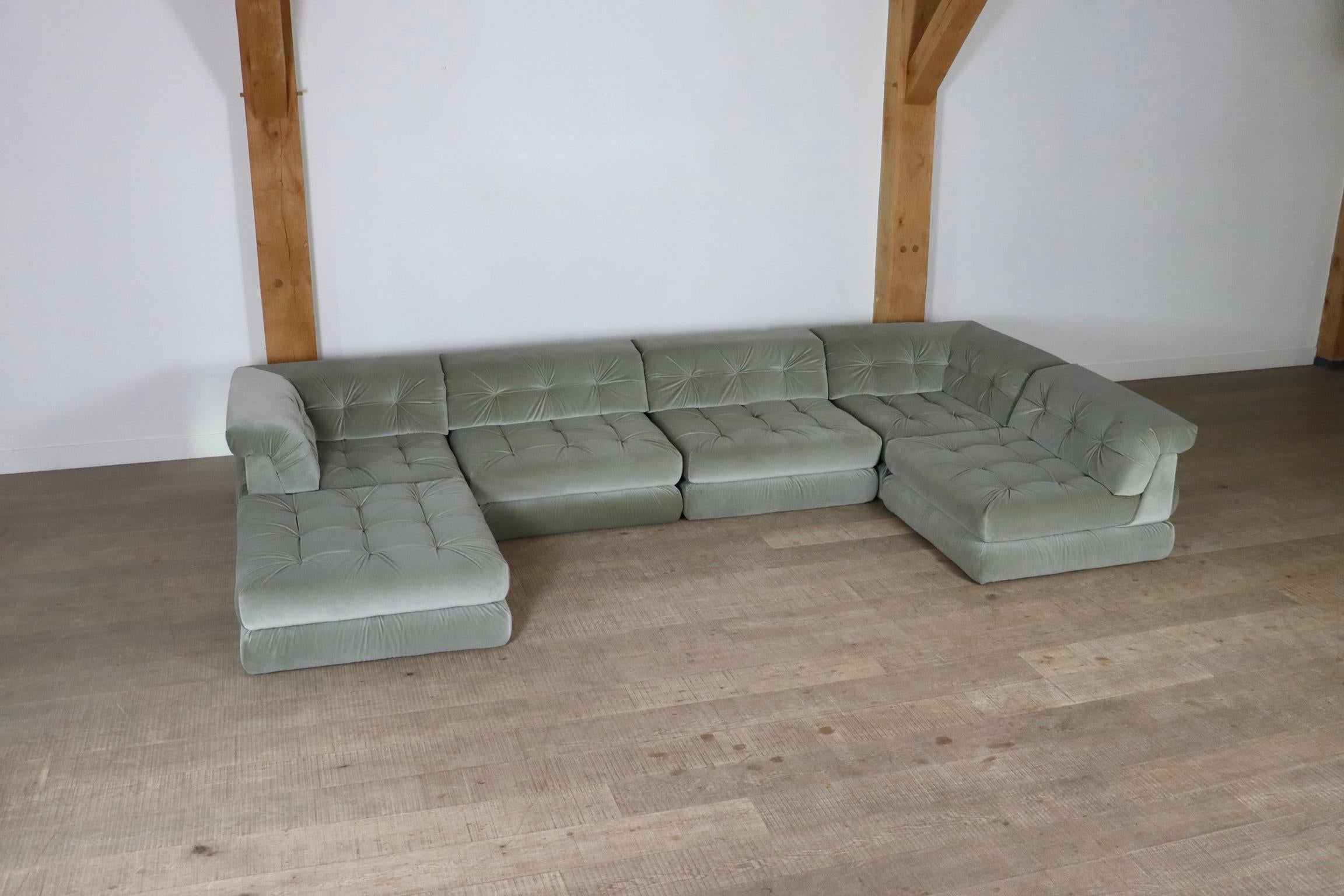 First Edition Mah Jong sofa in sage green velvet by Hans Hopfer for Roche Bobois In Excellent Condition In ABCOUDE, UT