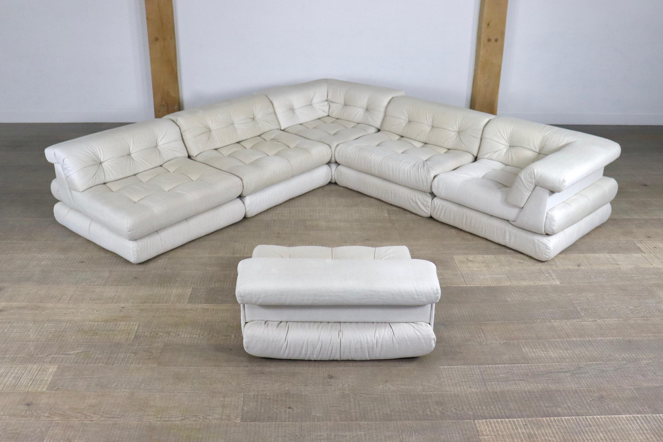 First Edition MahJong Sofa in White Linen by Roche Bobois, 1970s In Good Condition In ABCOUDE, UT