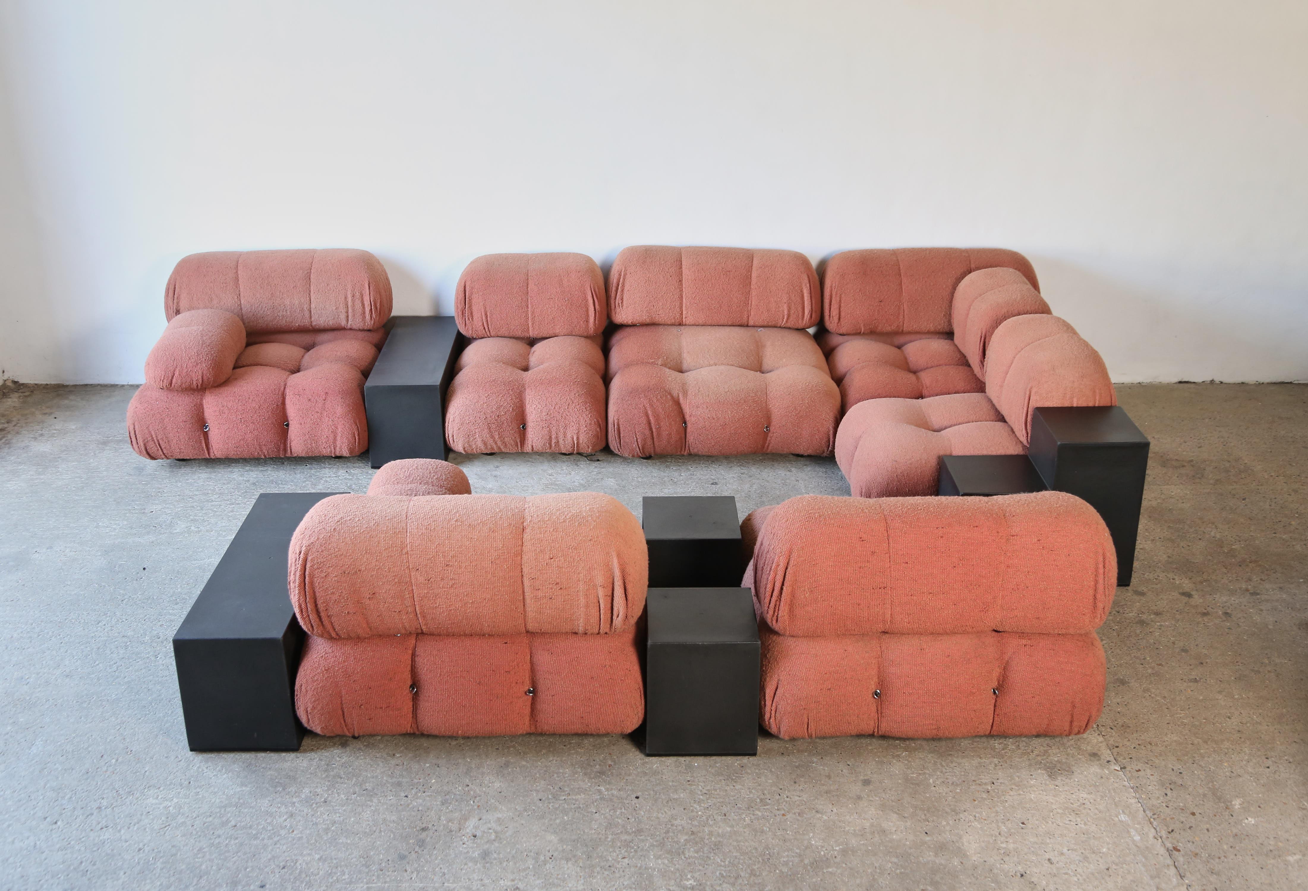 An original, first edition Mario Bellini Camaleonda modular sofa, suitable for reupholstery. Made by C&B Italia, Italy, 1970s. 5 large seating elements and 2 small elements, with back and armrests. Includes 4 Gli Scacchi Side Tables. The original