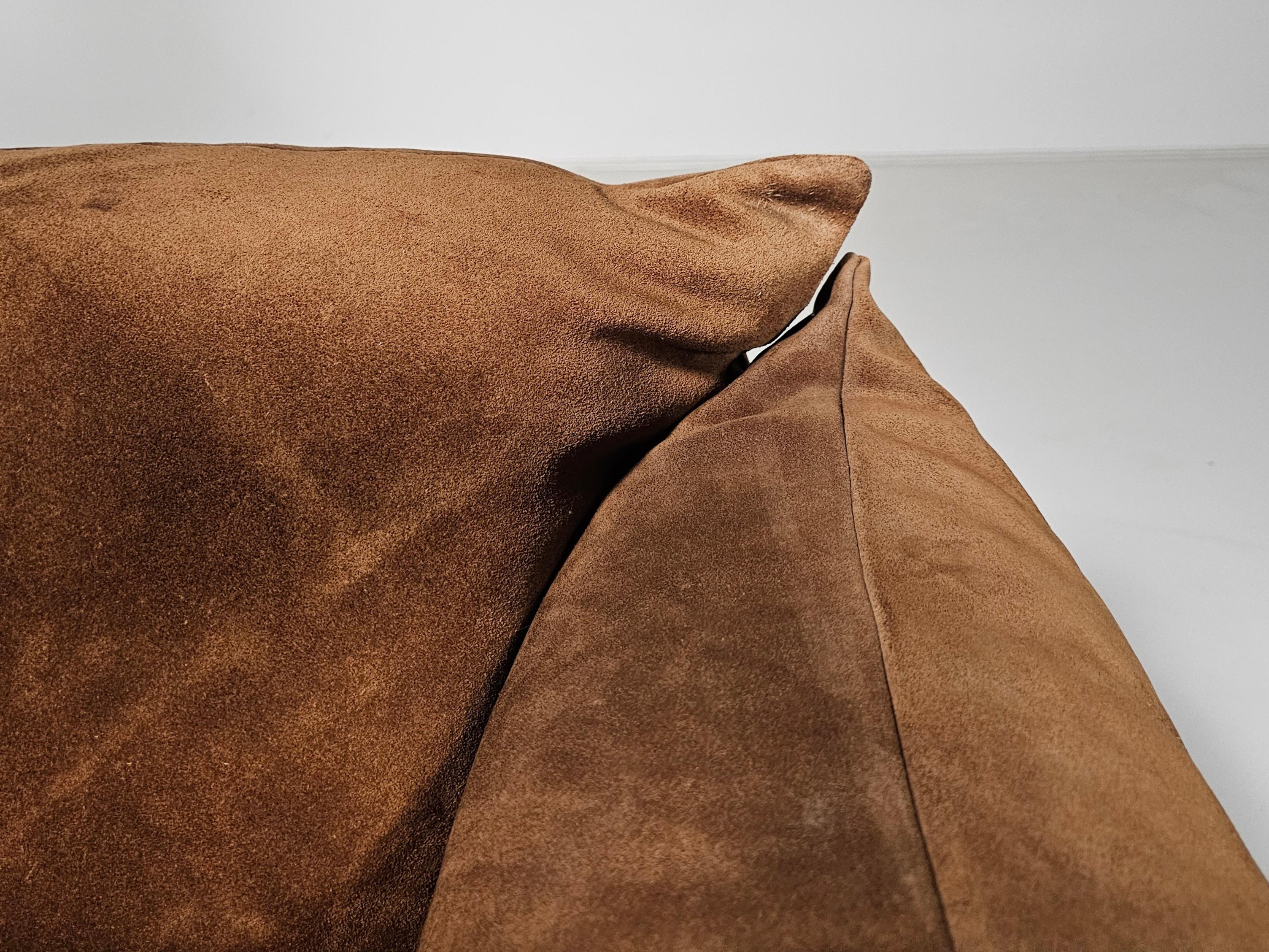 Suede First Edition Mario Marenco 2-seater sofa in light brown suede, Arflex, 1970s