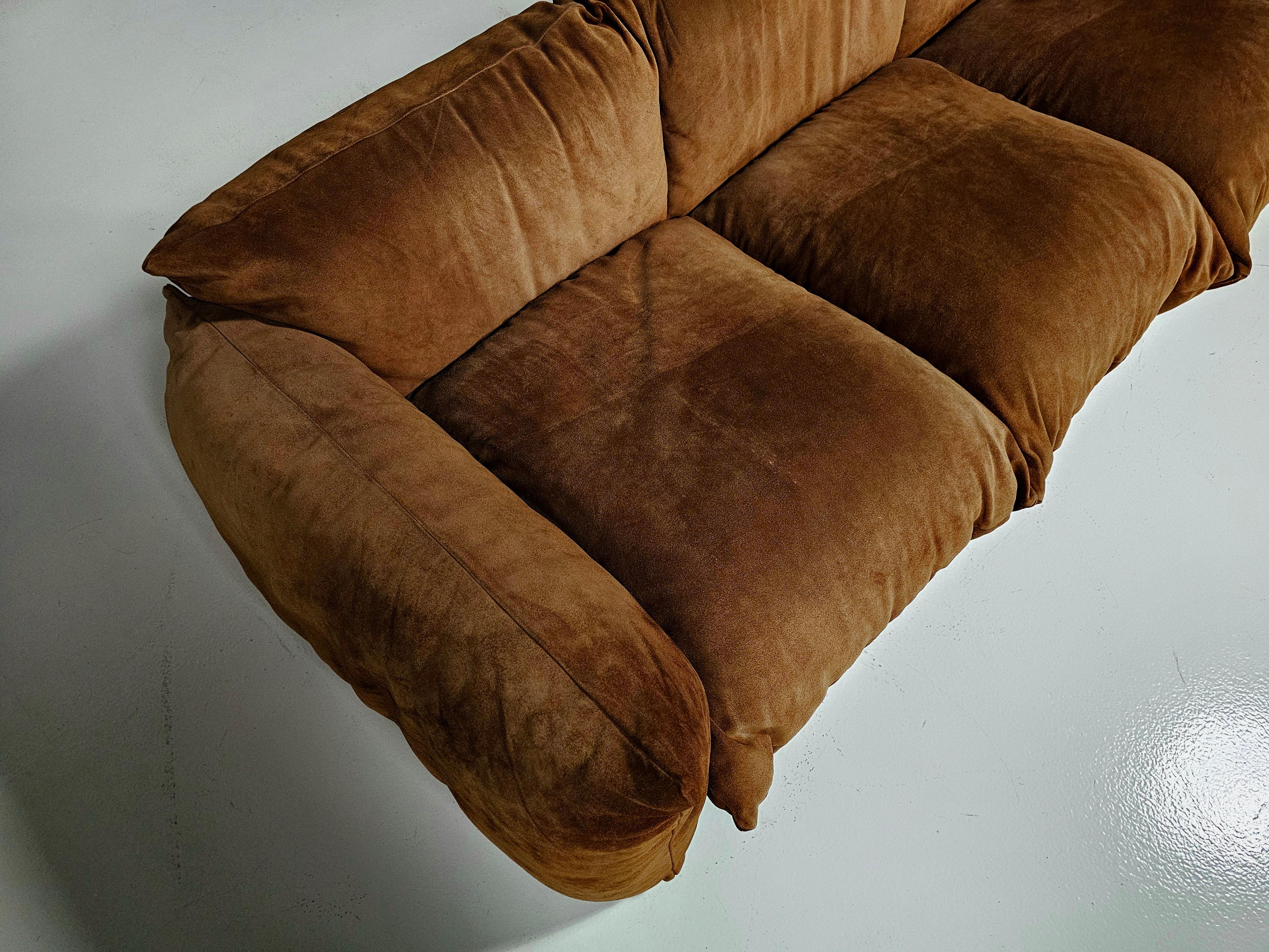 First Edition Mario Marenco 3-seater sofa in  light brown suede, Arflex, 1970s 3