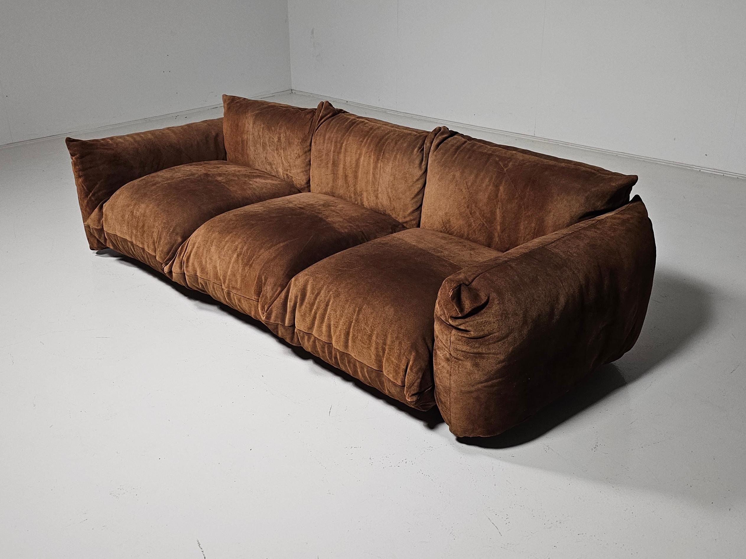 First Edition Mario Marenco 3-seater sofa in  light brown suede, Arflex, 1970s In Good Condition In amstelveen, NL