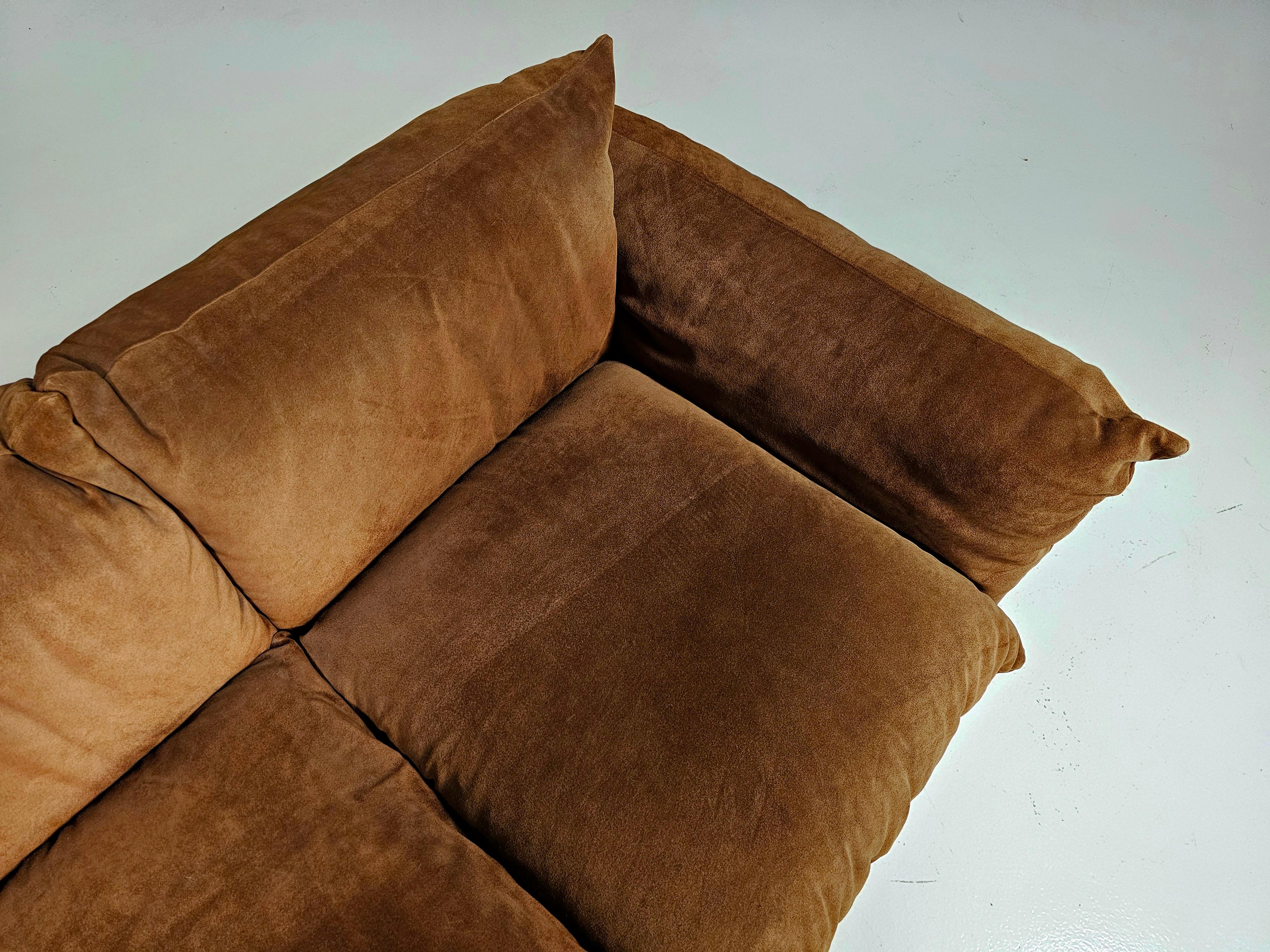 First Edition Mario Marenco 3-seater sofa in  light brown suede, Arflex, 1970s 1