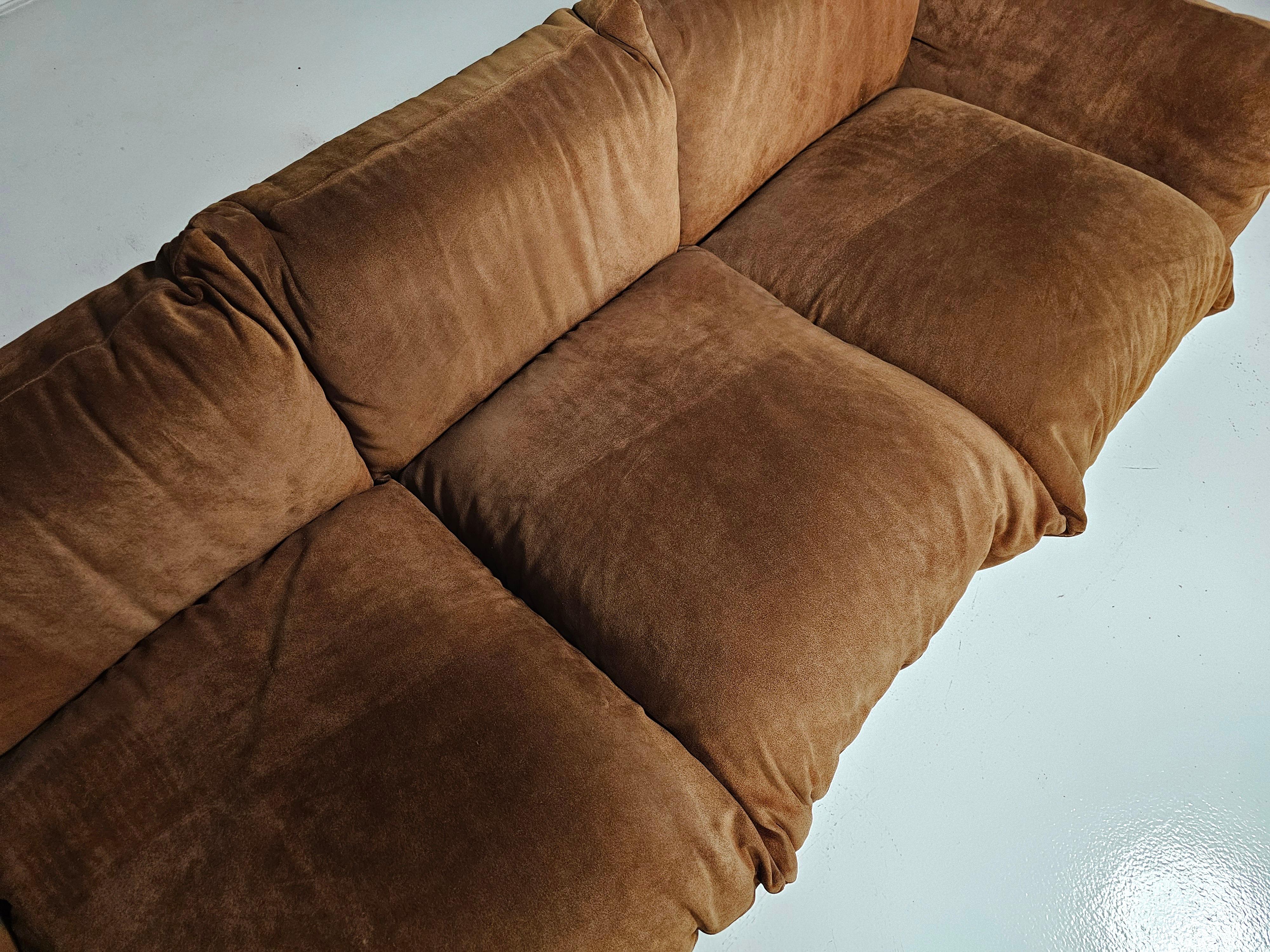 First Edition Mario Marenco 3-seater sofa in  light brown suede, Arflex, 1970s 2