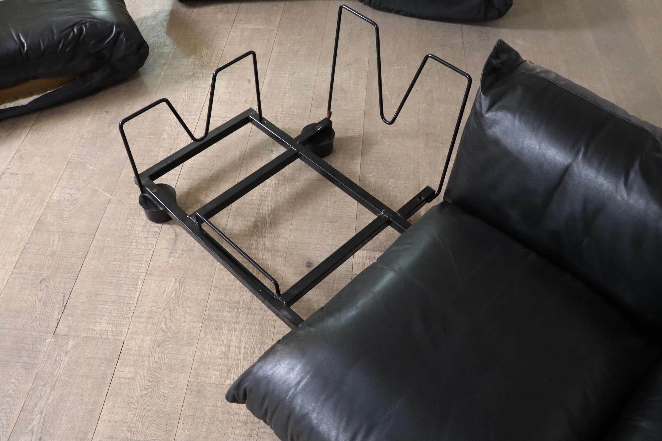First edition Mario Marenco sofa in black leather for arflex, 1970s 8