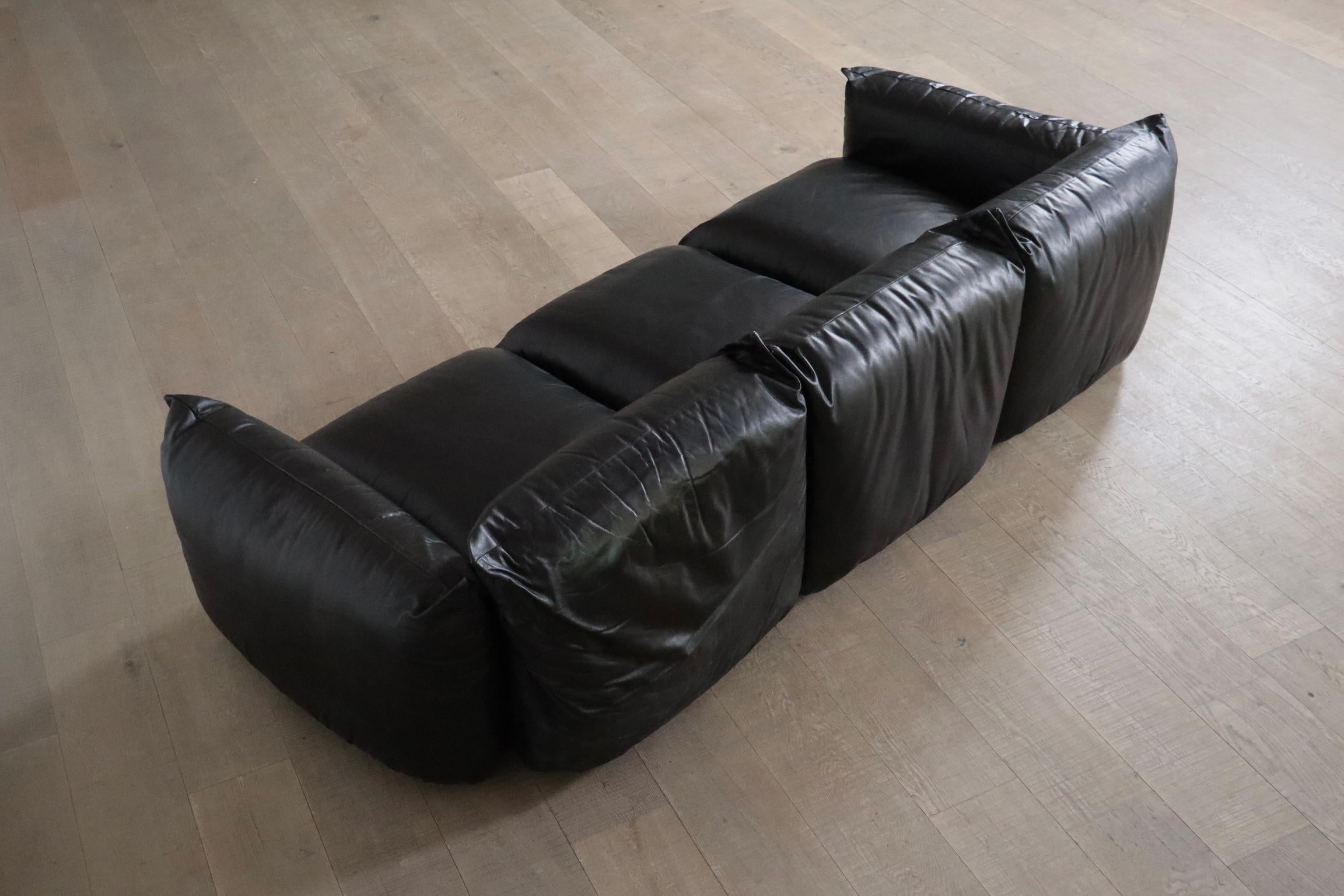 First edition Mario Marenco sofa in black leather for arflex, 1970s 1