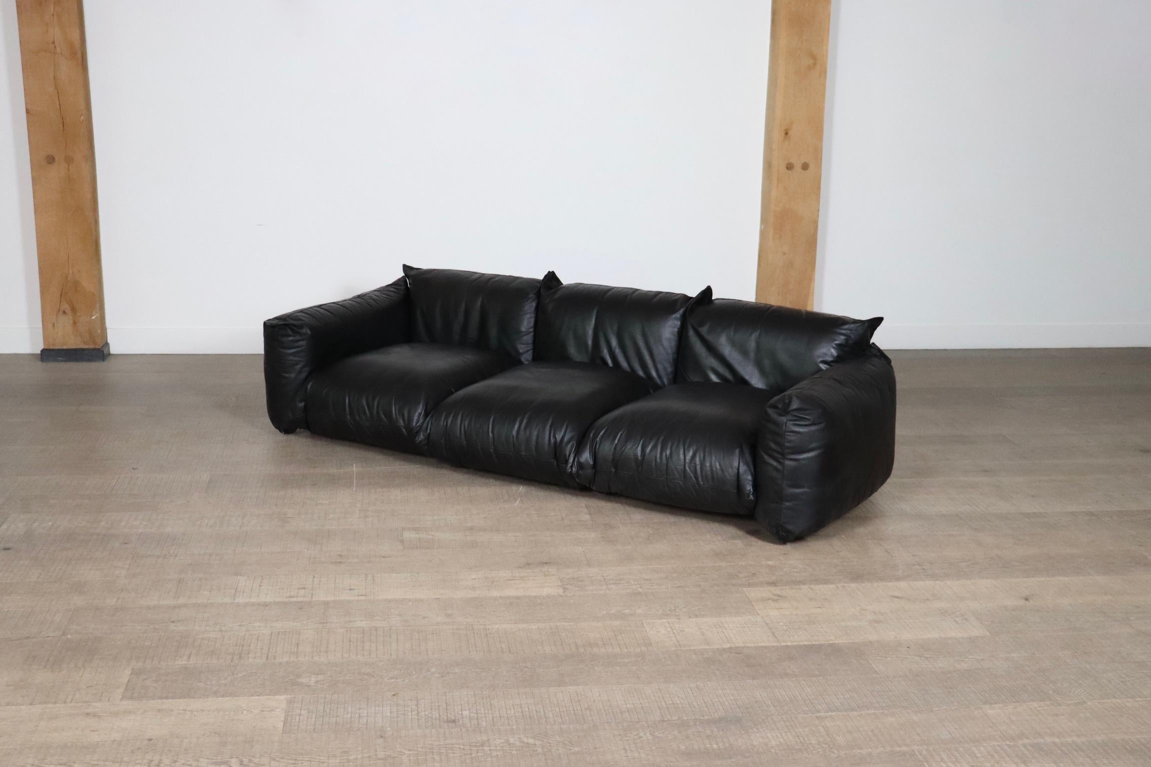 First edition Mario Marenco sofa in black leather for arflex, 1970s 2