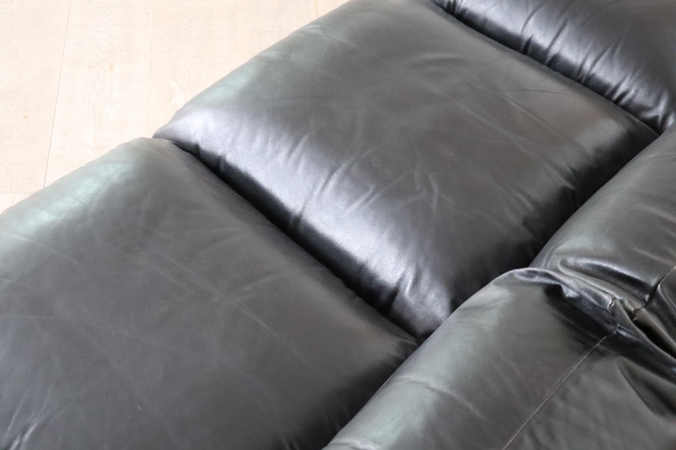 First edition Mario Marenco sofa in black leather for arflex, 1970s 3
