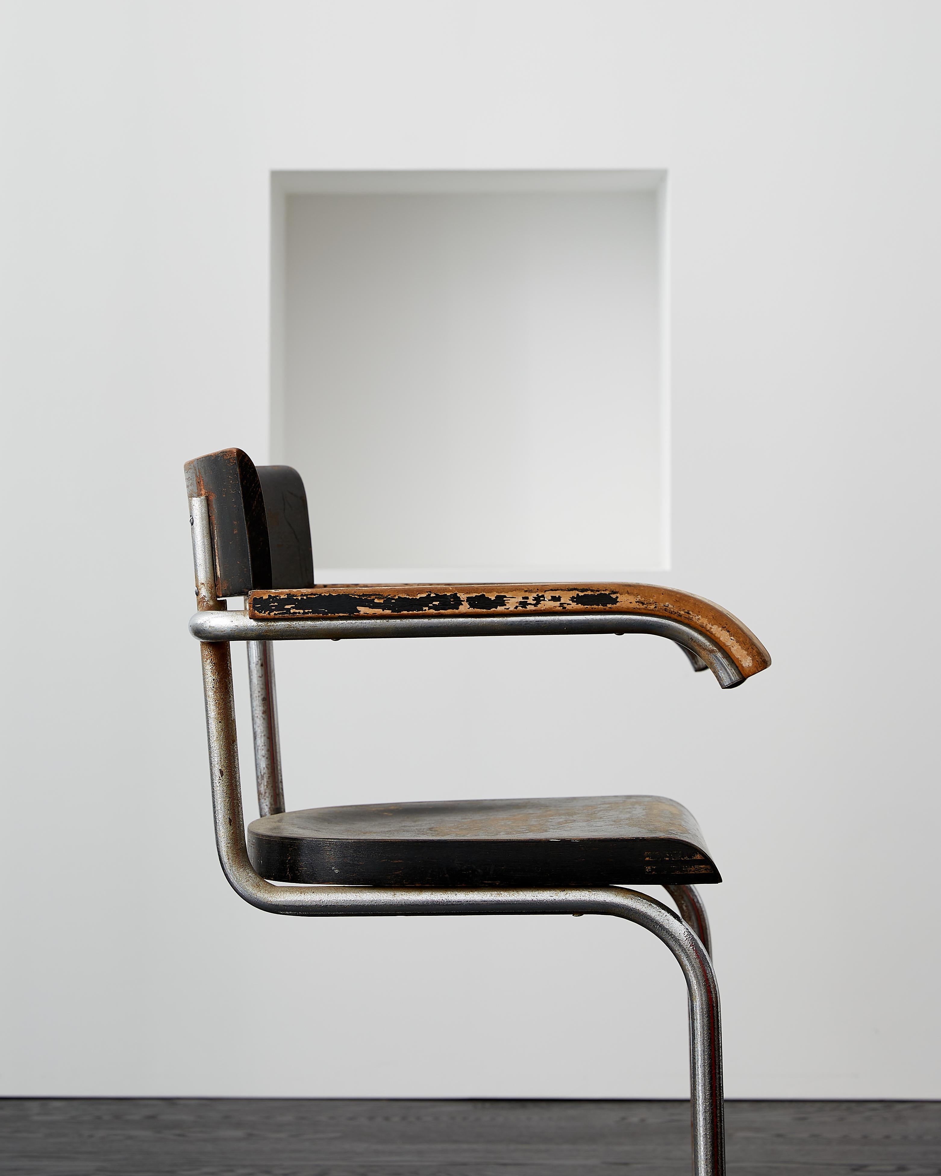 First edition Mart Stam for Thonet B262 Armchair c. 1930’s In Fair Condition For Sale In Brooklyn, NY