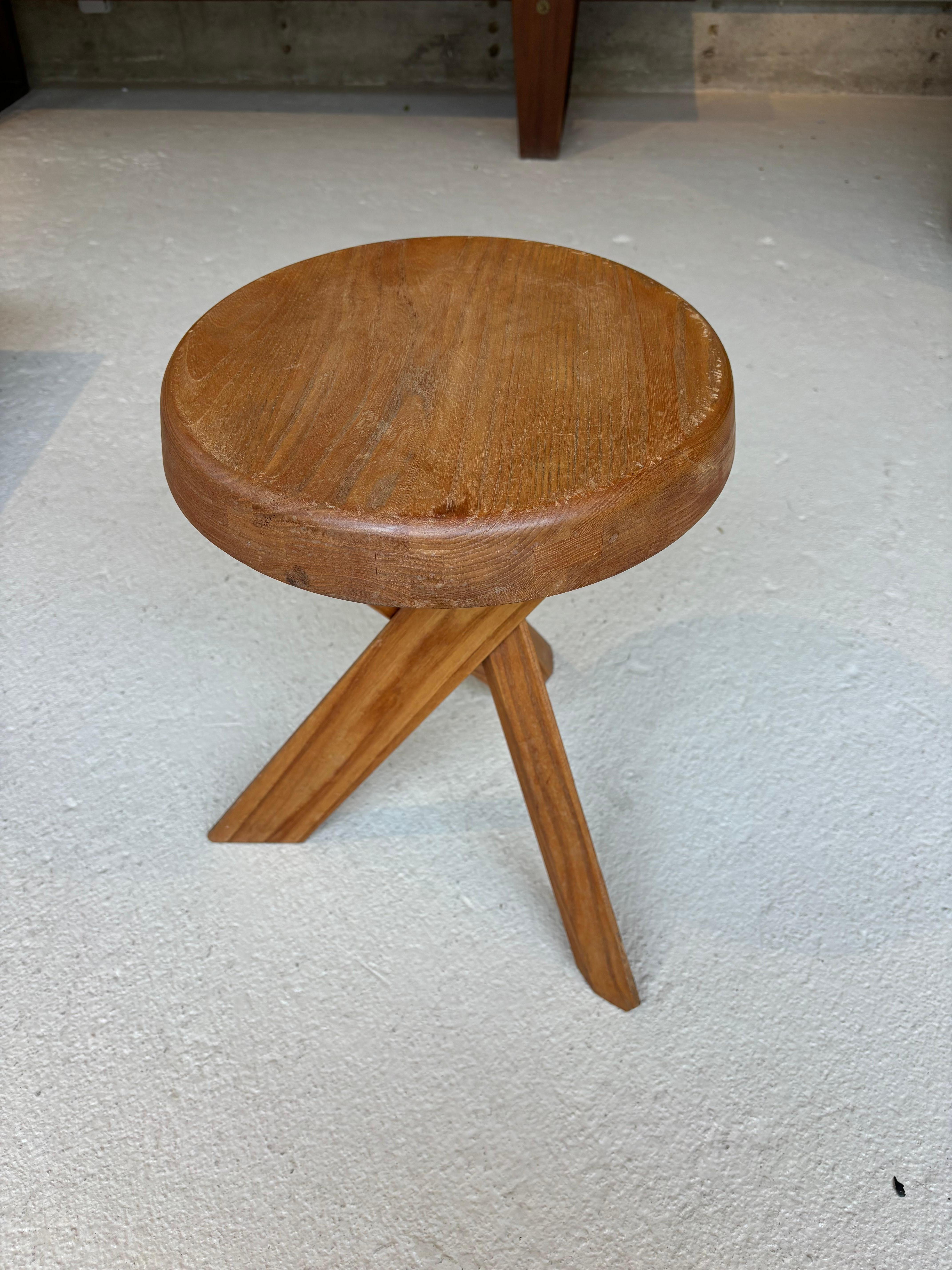 Elm First edition of S31 stool by Pierre Chapo For Sale