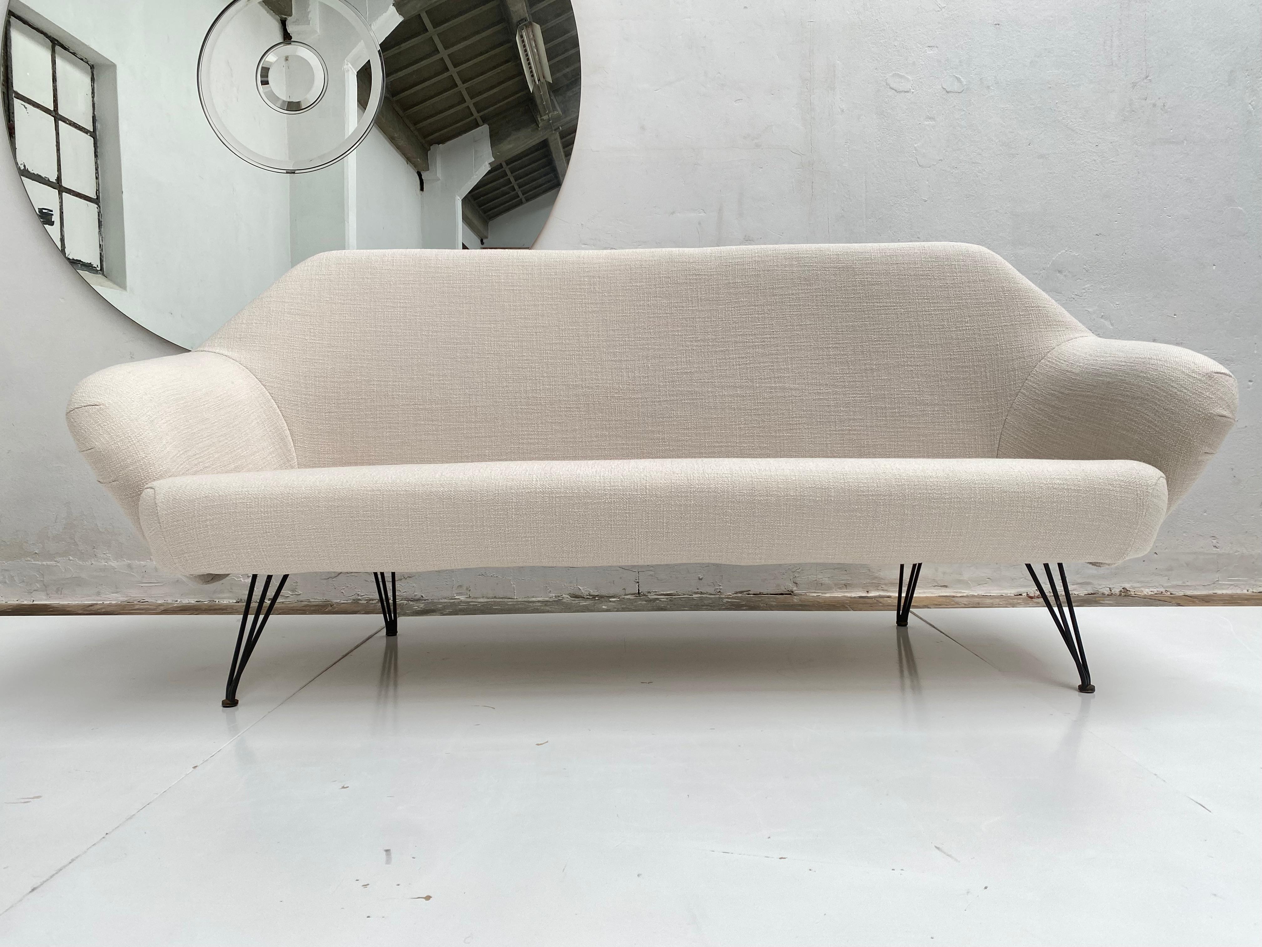 First Edition P32 Lounge Set by Borsani, Early Triangulated Form Wire Base, 1956 For Sale 4