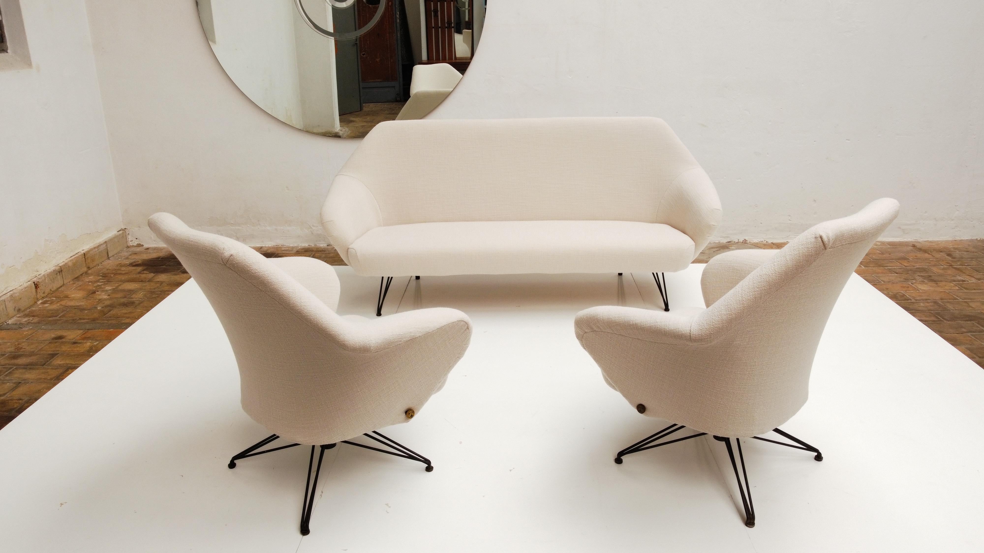 Italian First Edition P32 Lounge Set by Borsani, Early Triangulated Form Wire Base, 1956 For Sale