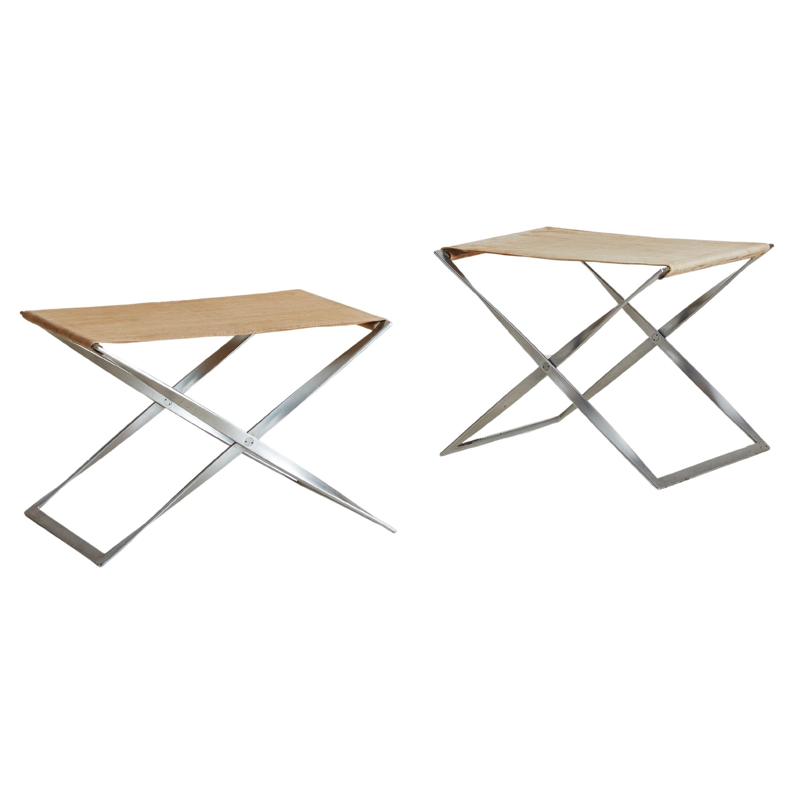 Gli sgabelli Foldes PK91 First Edition, disegnati da Poul Kjærholm e prodotti da E. Kold Christensen, incarnano la purezza del modernismo danese. Kjærholm, noto per la sua estetica minimalista e l'eccezionale attenzione ai dettagli, progettò il PK91