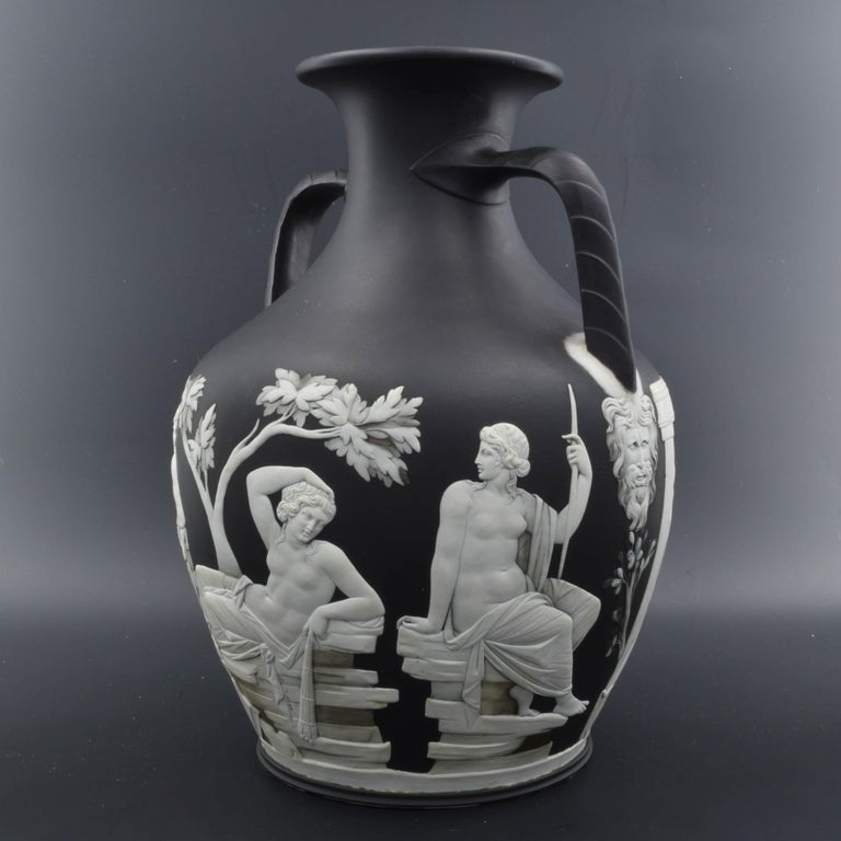 First Edition Portland Vase, Wedgwood, circa 1793 In Excellent Condition For Sale In Melbourne, AU