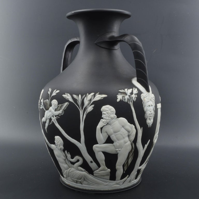First Edition Portland Vase, Wedgwood, circa 1793 For Sale 2