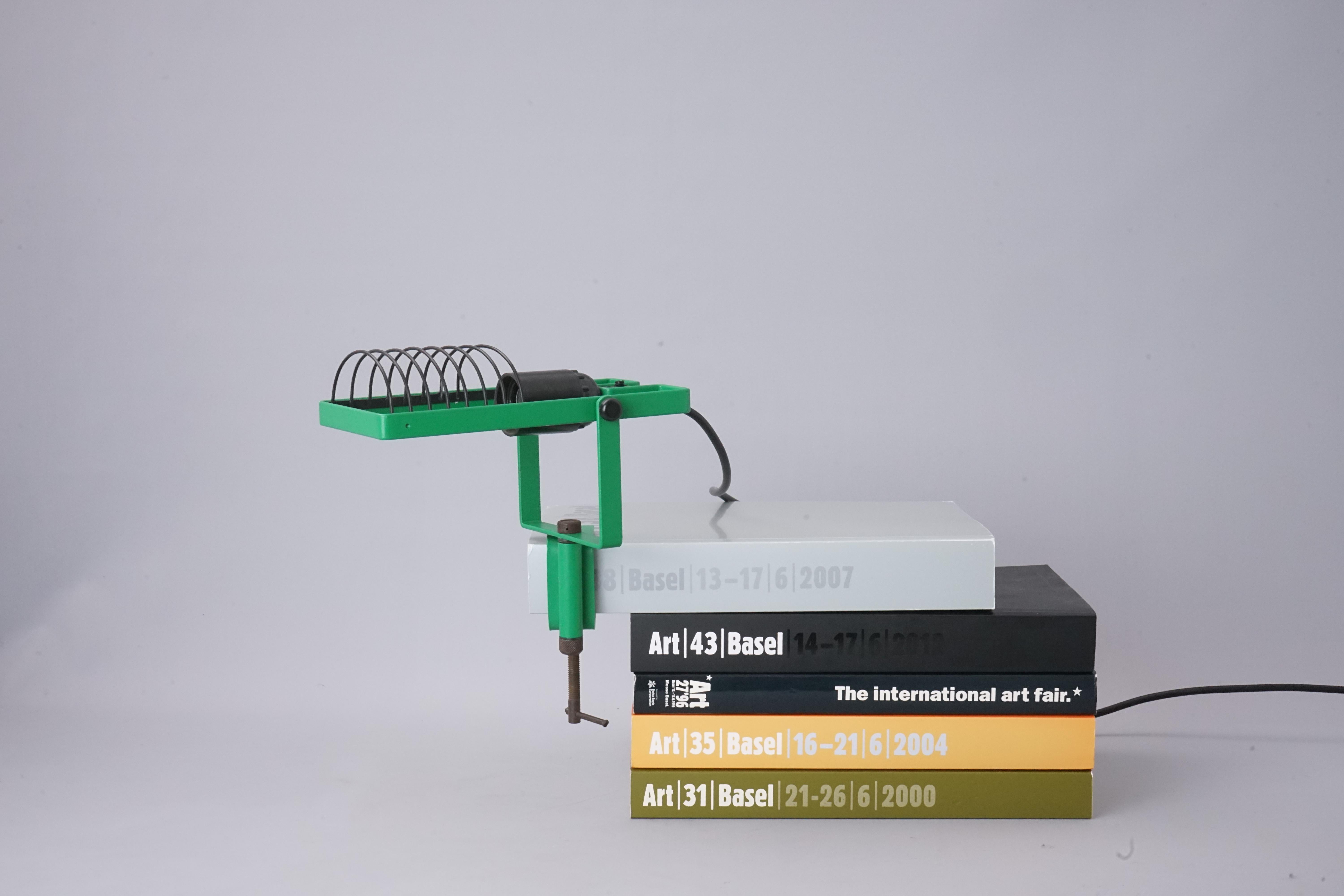Green! One of the trend color in 2023. The series 'Sintesi' was designed by Ernesto Gismondi (1931-2020) around 1976. The clamp lamp can be placed individually, whether on the nightstand, shelf, table or at the workplace. 

Very good original