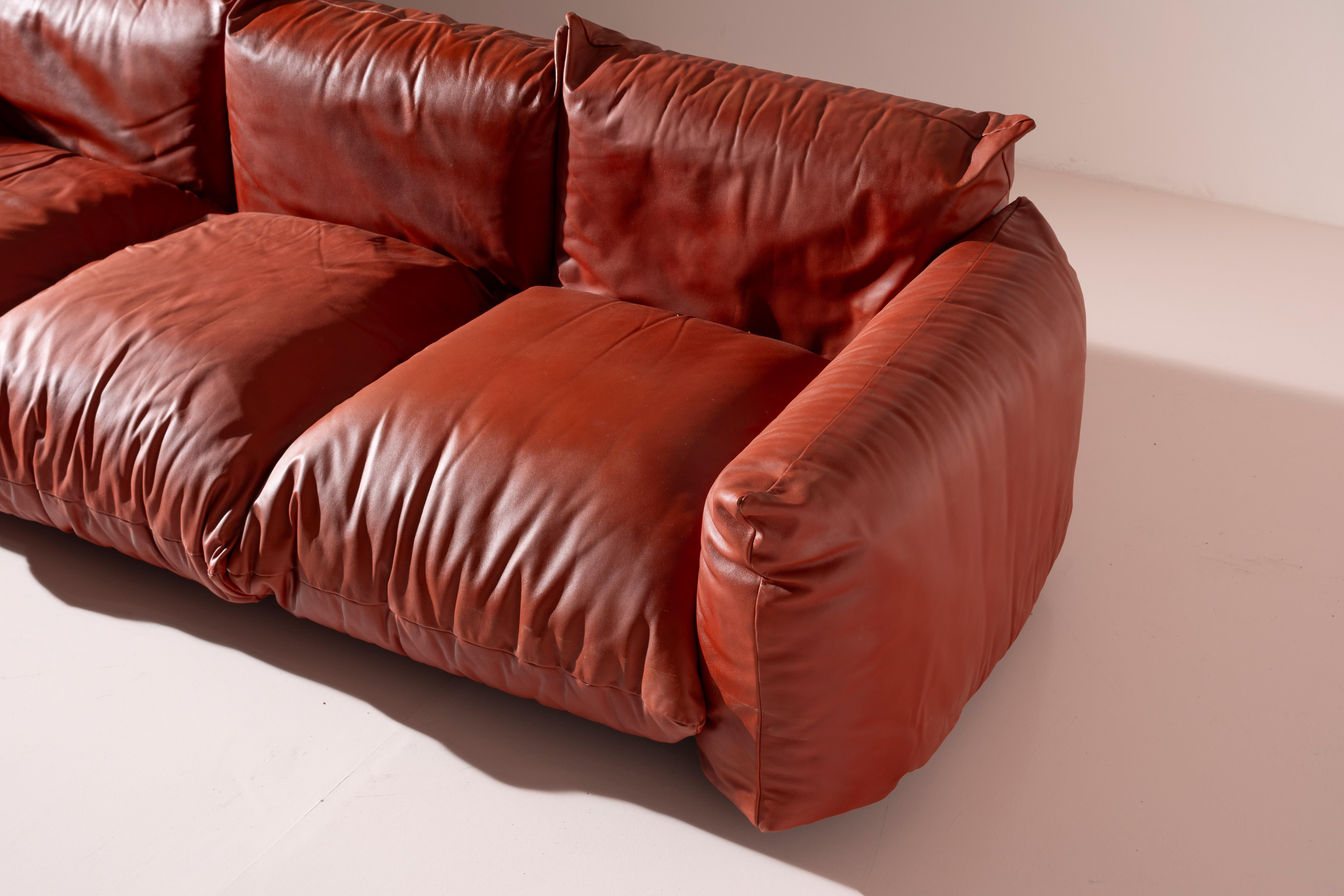 Late 20th Century First edition three seater leather sofa by Mario Marenco, Arflex, Italy, 1970s For Sale
